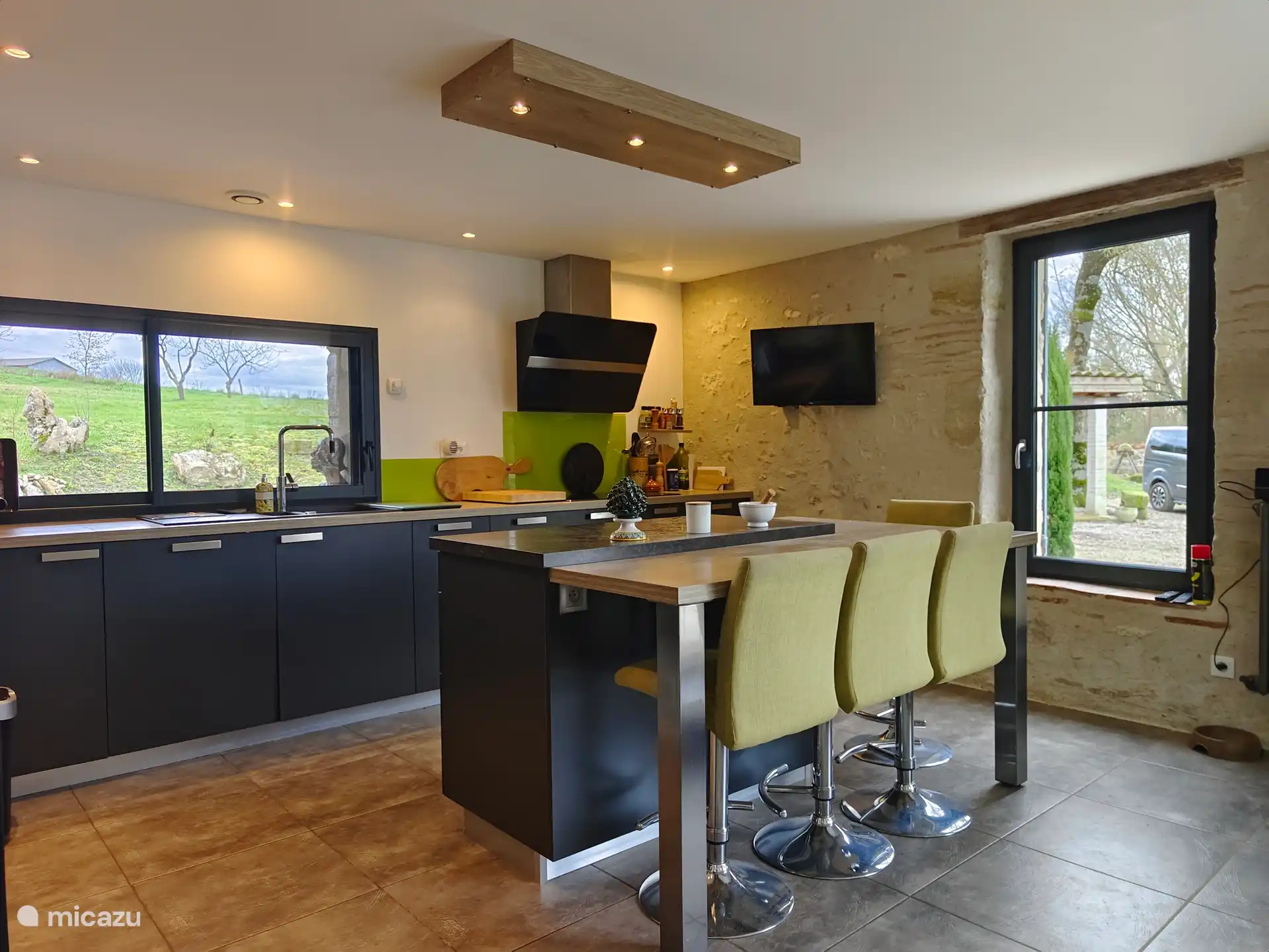 Cuisine avec accès au terrasse