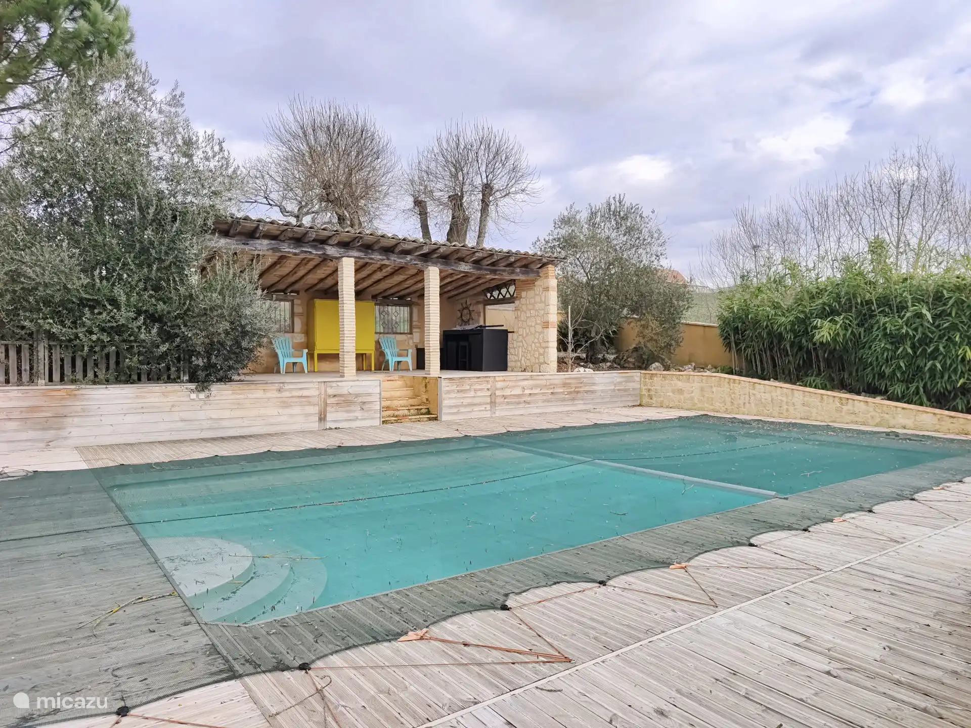 Piscine avec poolhouse