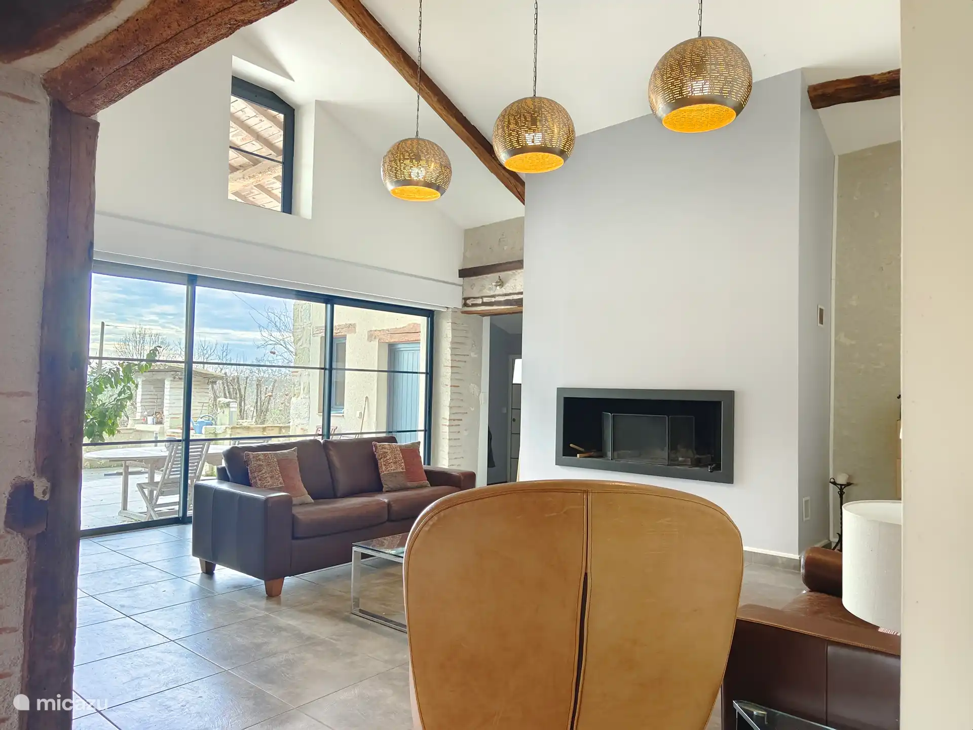 Salon avec accès au terrasse