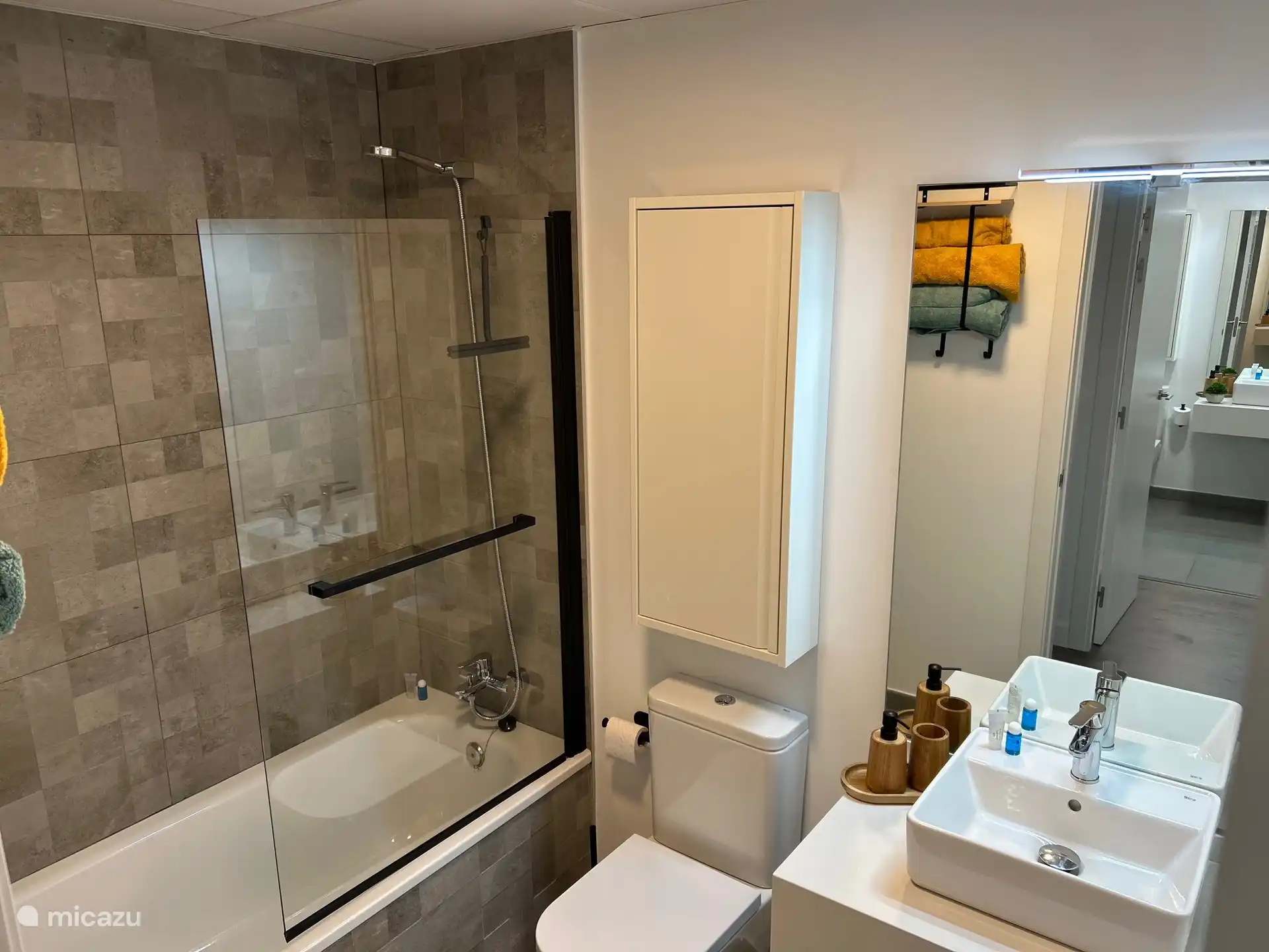 Ensuite badkamer van slaapkamer 2