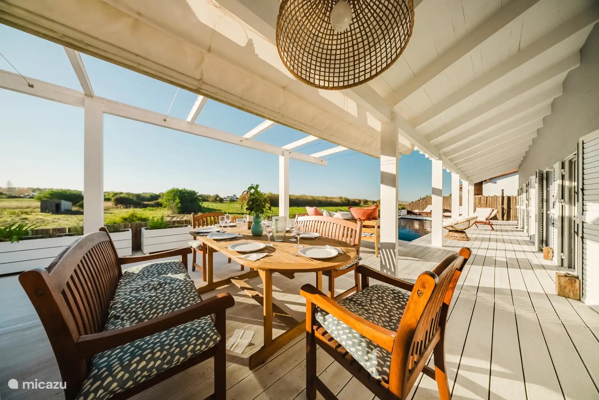 Table à manger extérieure