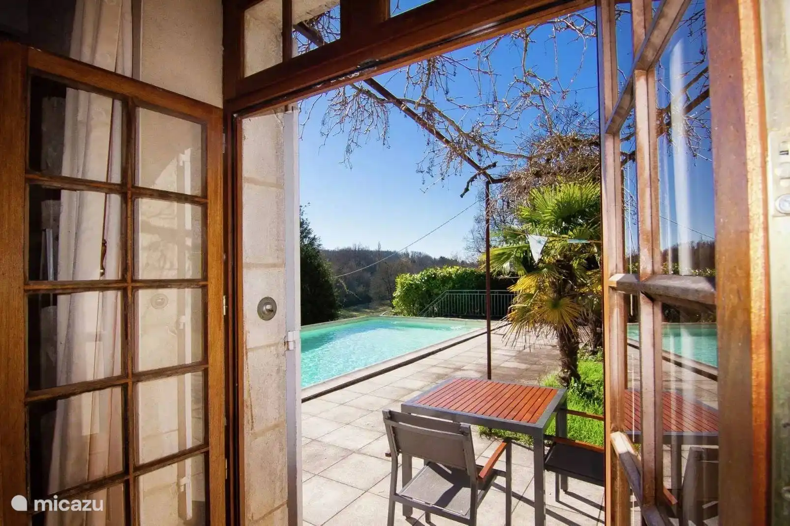 Toegang tot de tuin en het zwembad