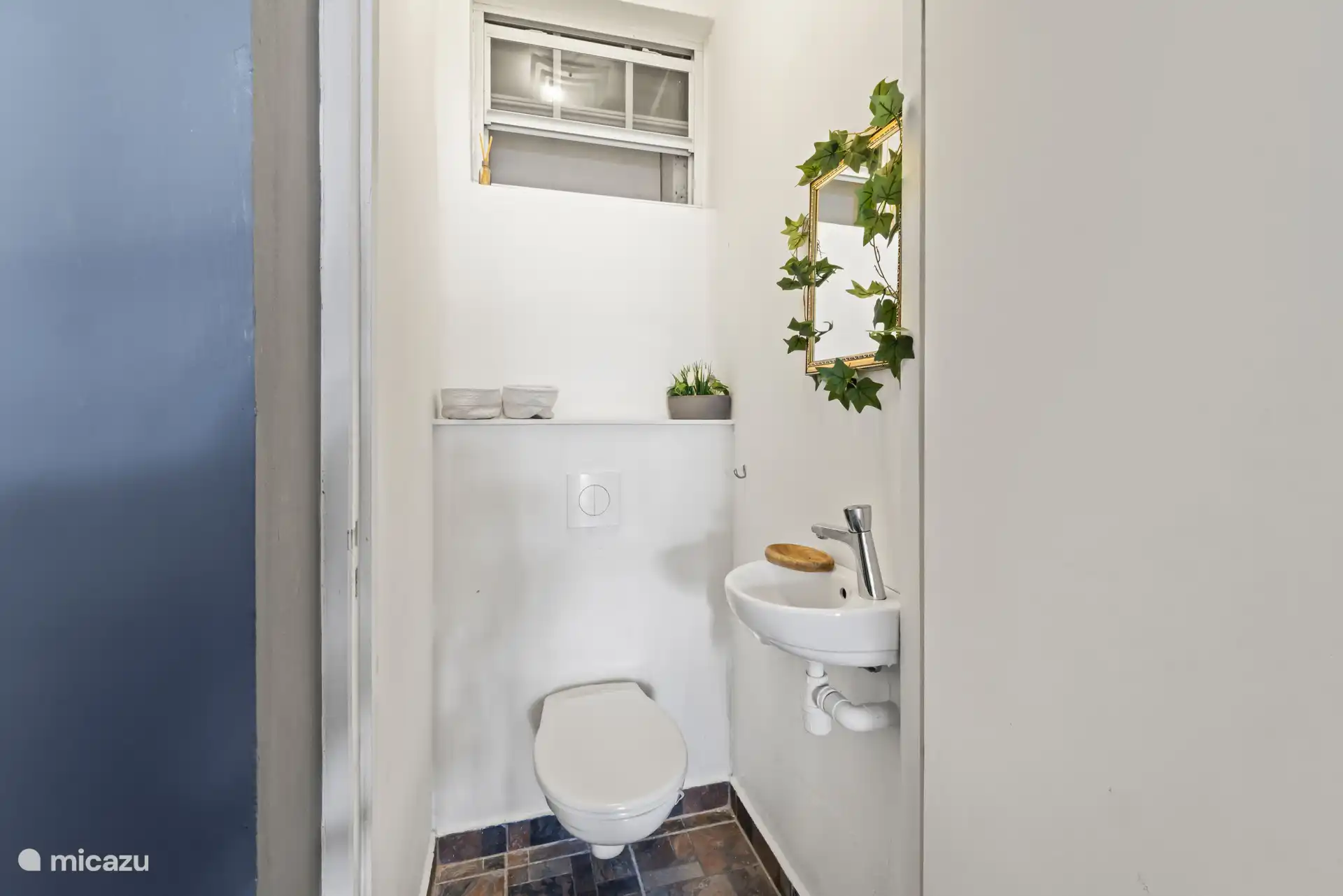 Pratique et pratique ! Une toilette supplémentaire en bas pour un confort supplémentaire pendant votre séjour