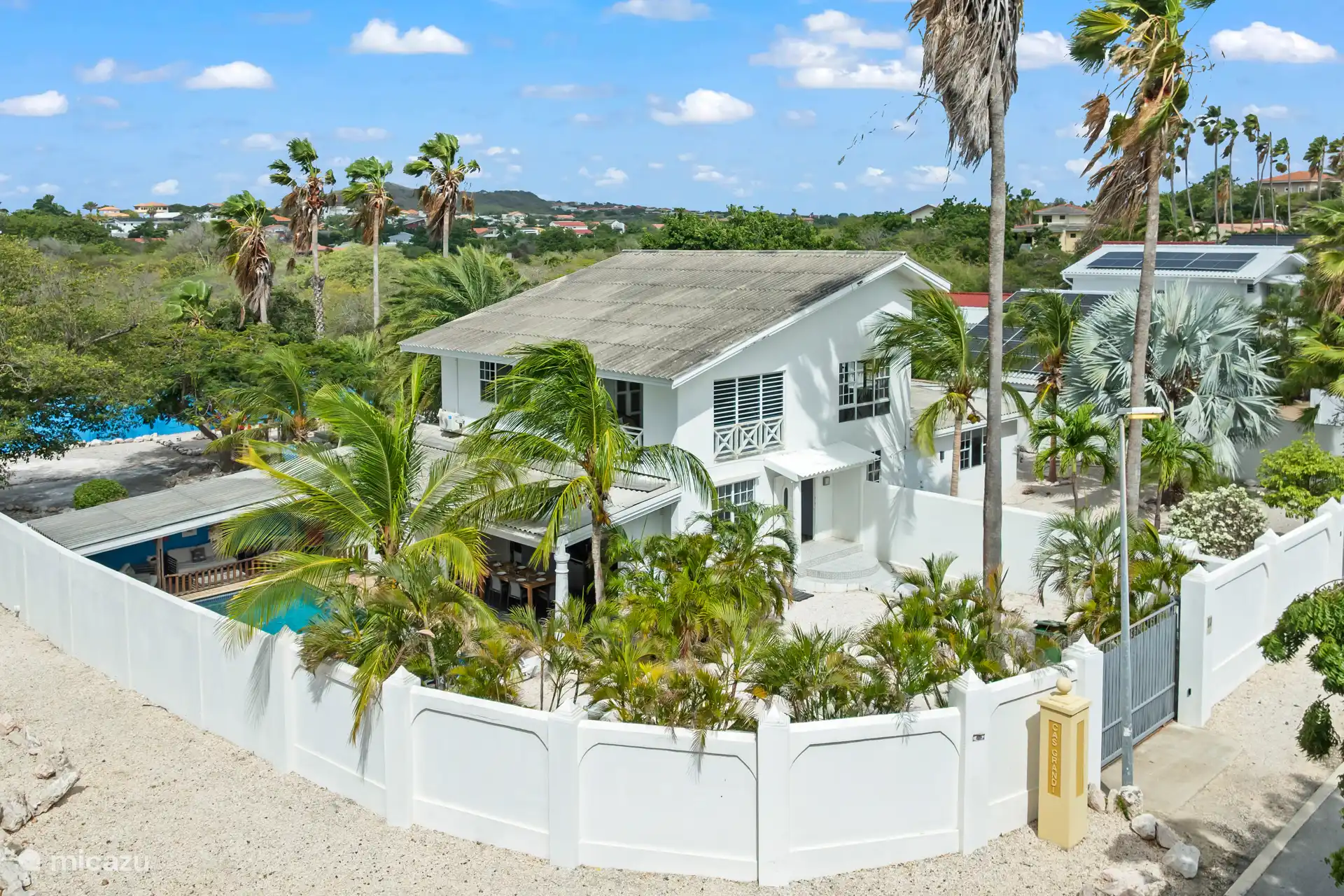 Bienvenue à Villa Brio
Un merveilleux aperçu de votre destination de vacances : la villa, la piscine et le jardin tropical vous attendent pour un séjour inoubliable à Curaçao