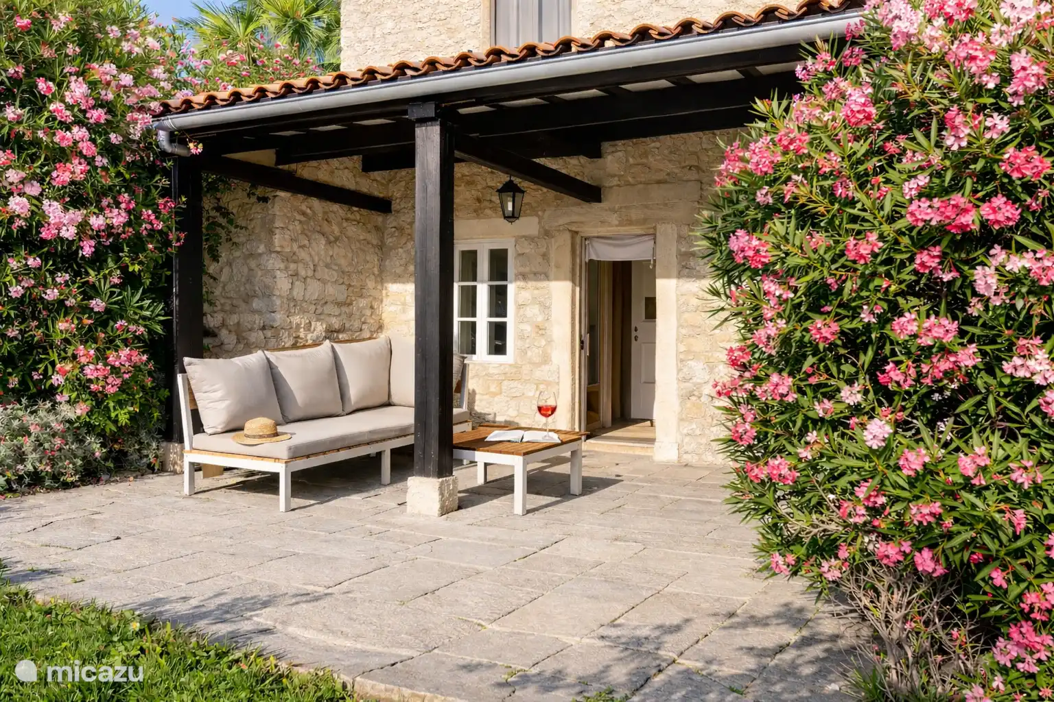 Privéterras met prachtig uitzicht op de wijngaard en de vallei