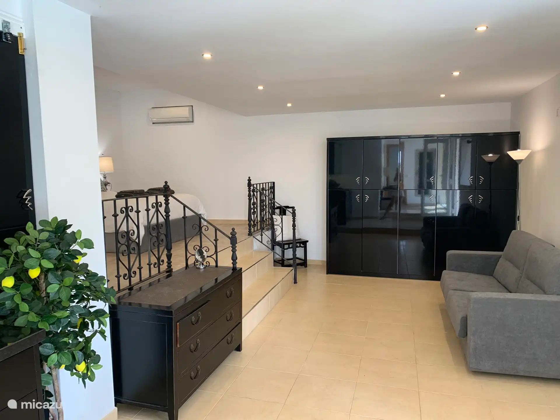 Zwembad suite woonkamer