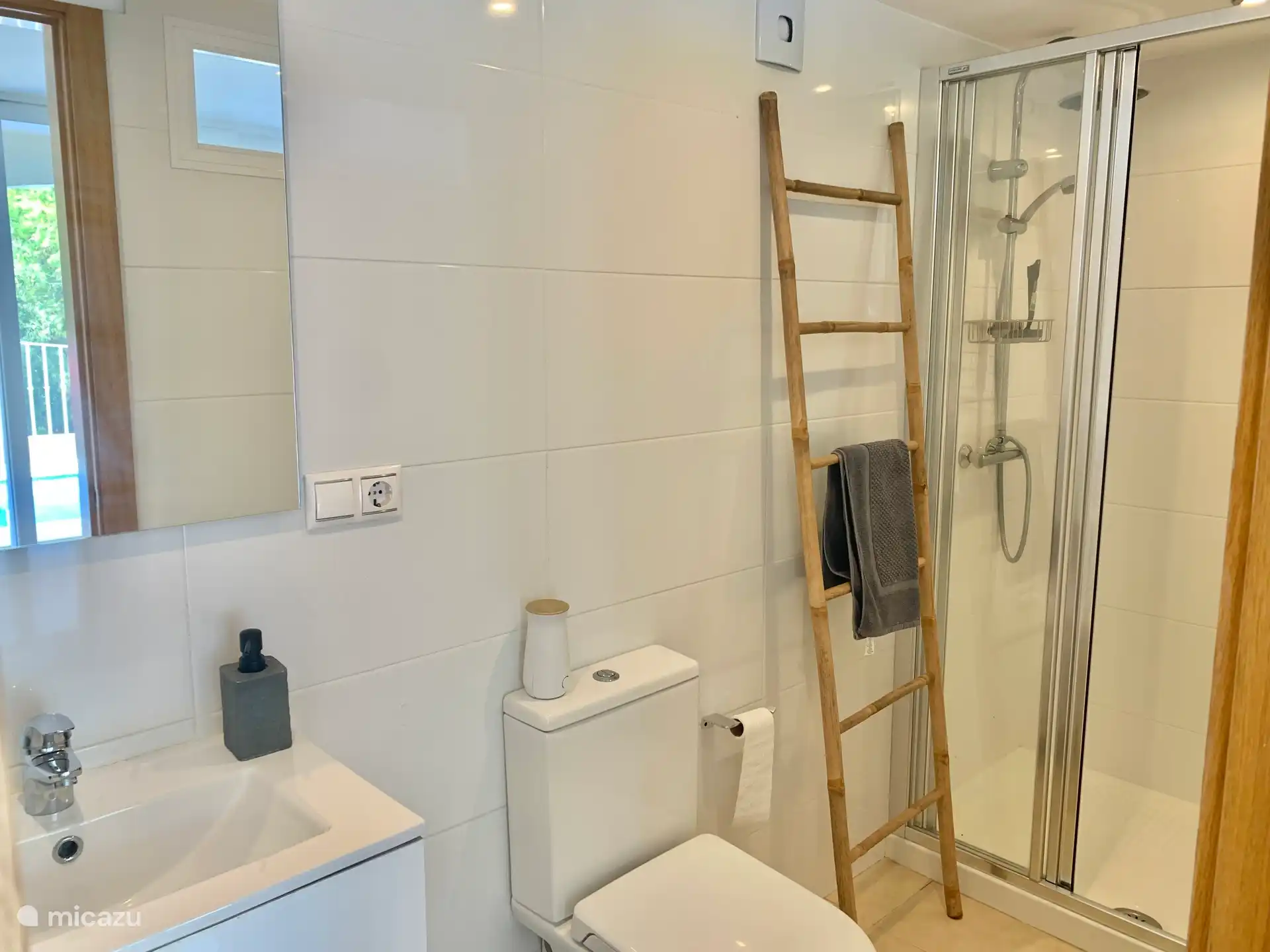 Zwembad suite, badkamer 4