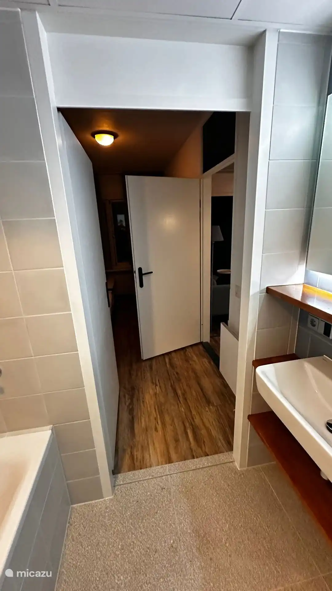 baño junto al dormitorio