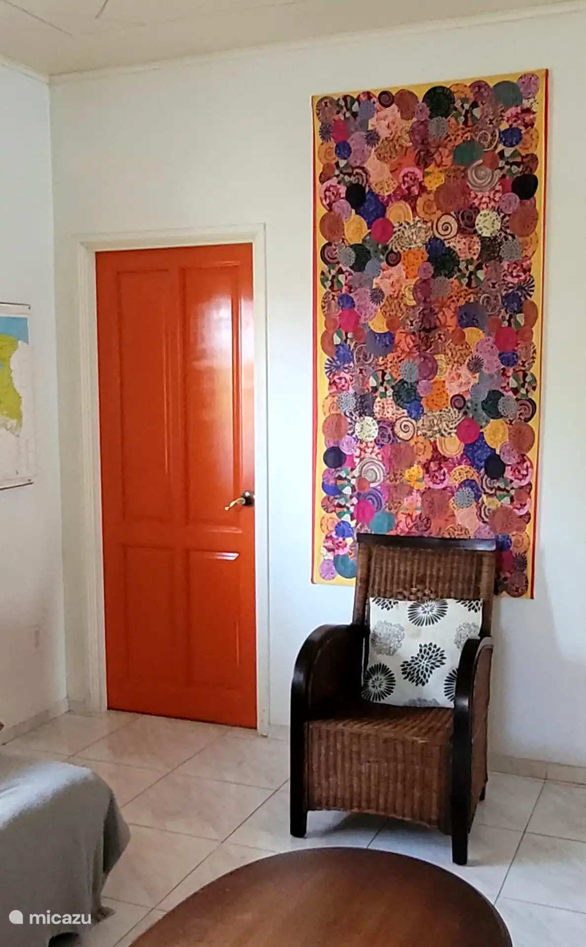 Wohnzimmer mit Tür, zweites Schlafzimmer