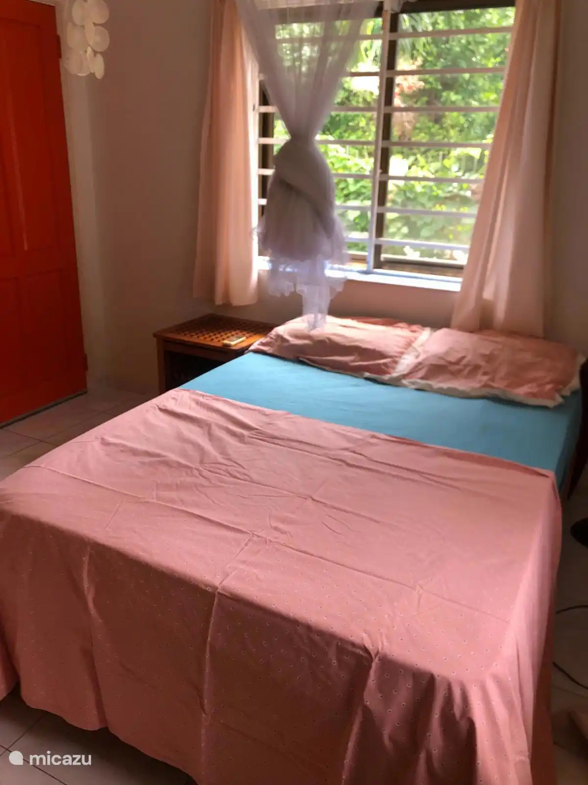 Segundo dormitorio con aire acondicionado y baño a nivel