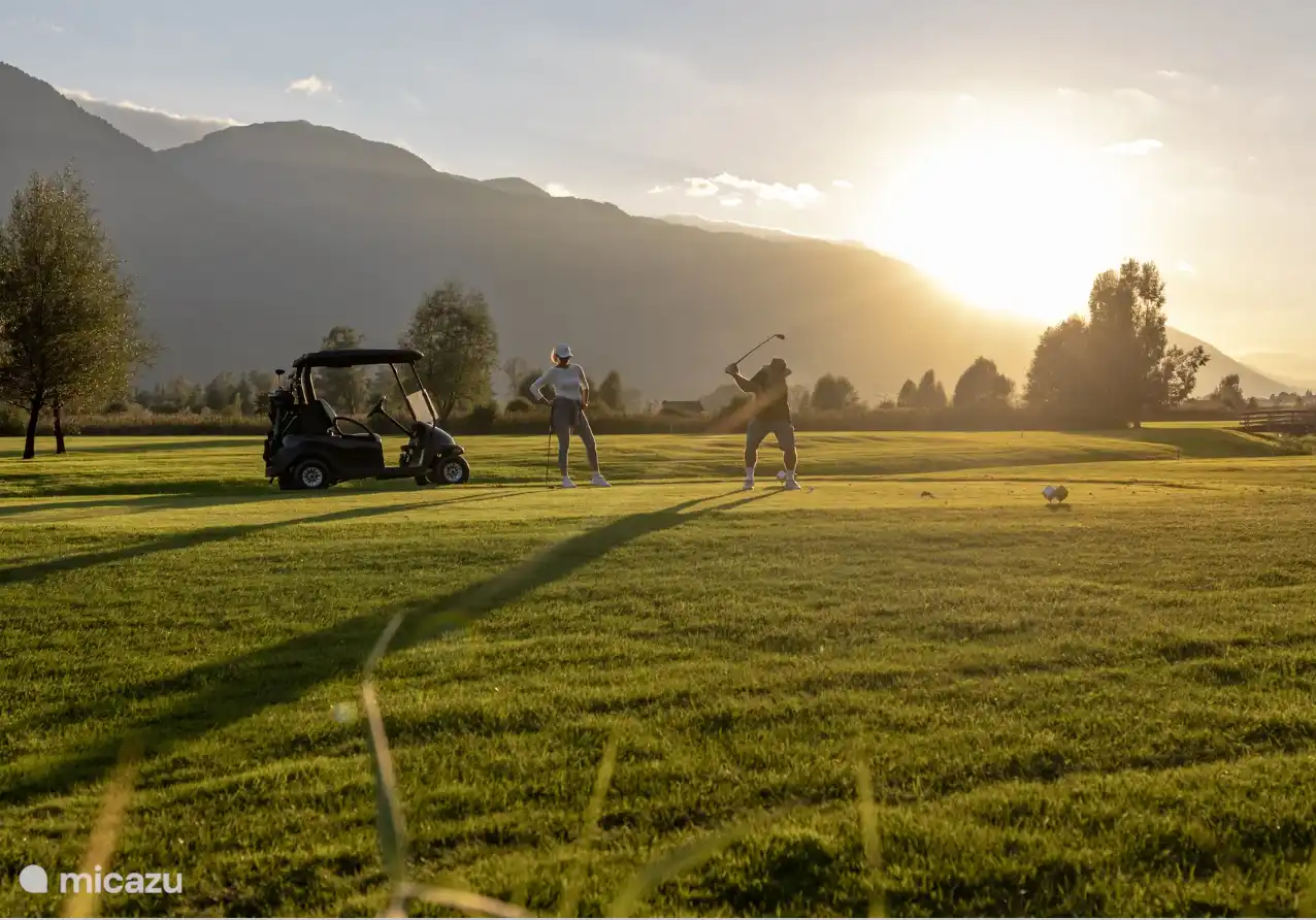 Golf à 10 min. du chalet (incluant 18 trous et un parcours panoramique de 6 trous (par 3)) 