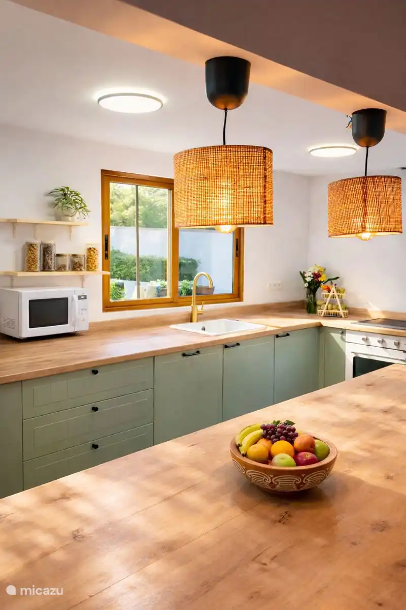 Cuisine spacieuse et pratique avec tous les appareils électroménagers