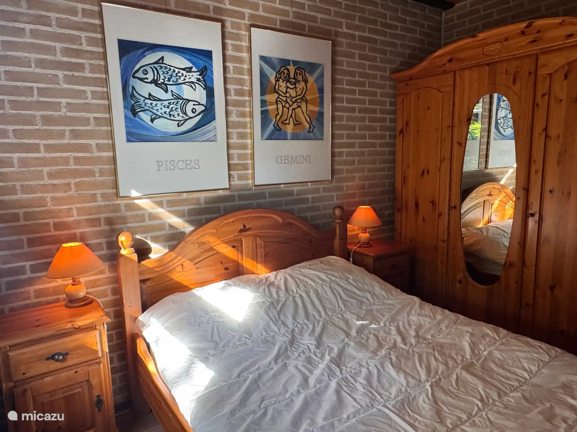 Slaapkamer 1 met een tweepersoonsbed. Deze slaapkamer ligt op de begane grond.