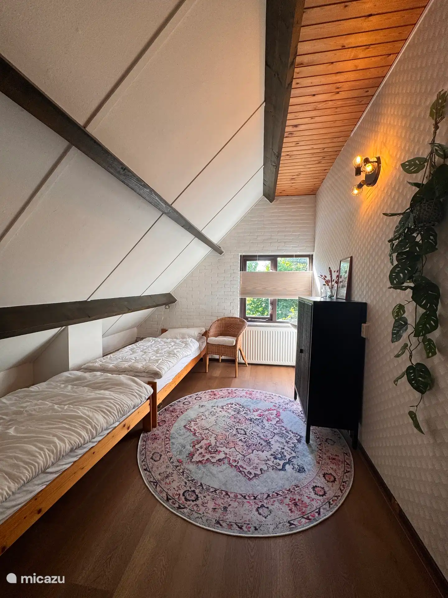 Slaapkamer 3 met twee éénpersoonsbedden.