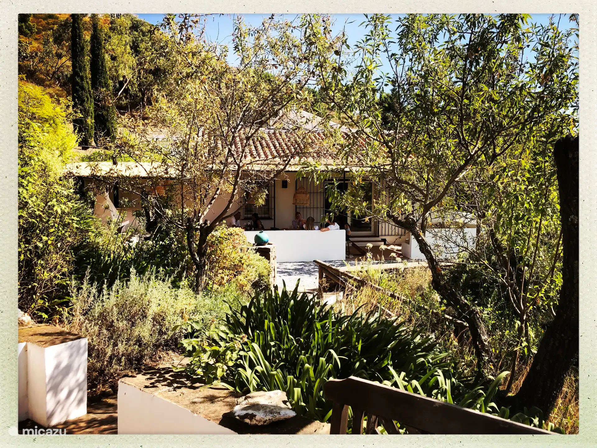 achterzijde hoofdhuis vanuit casita