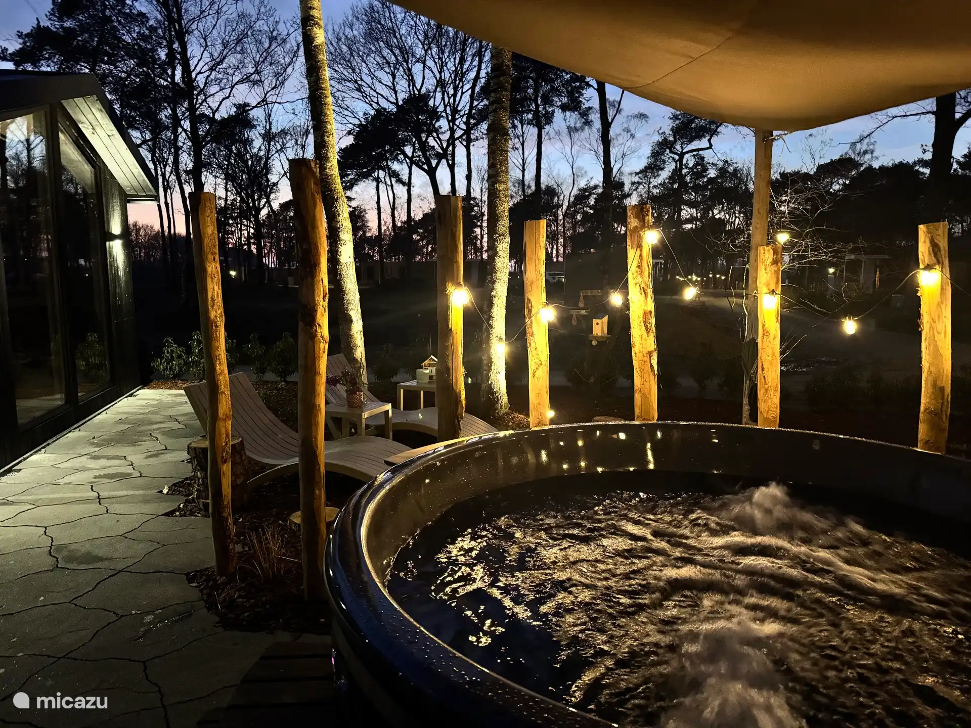 Hot tub by night Boshuisje Nero 