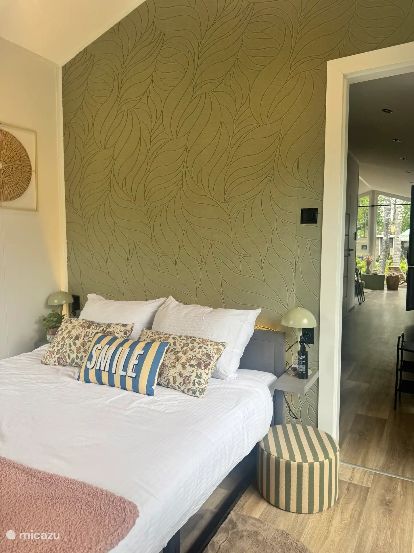 Bedroom with Emma bed and Cloudpillo bedding
