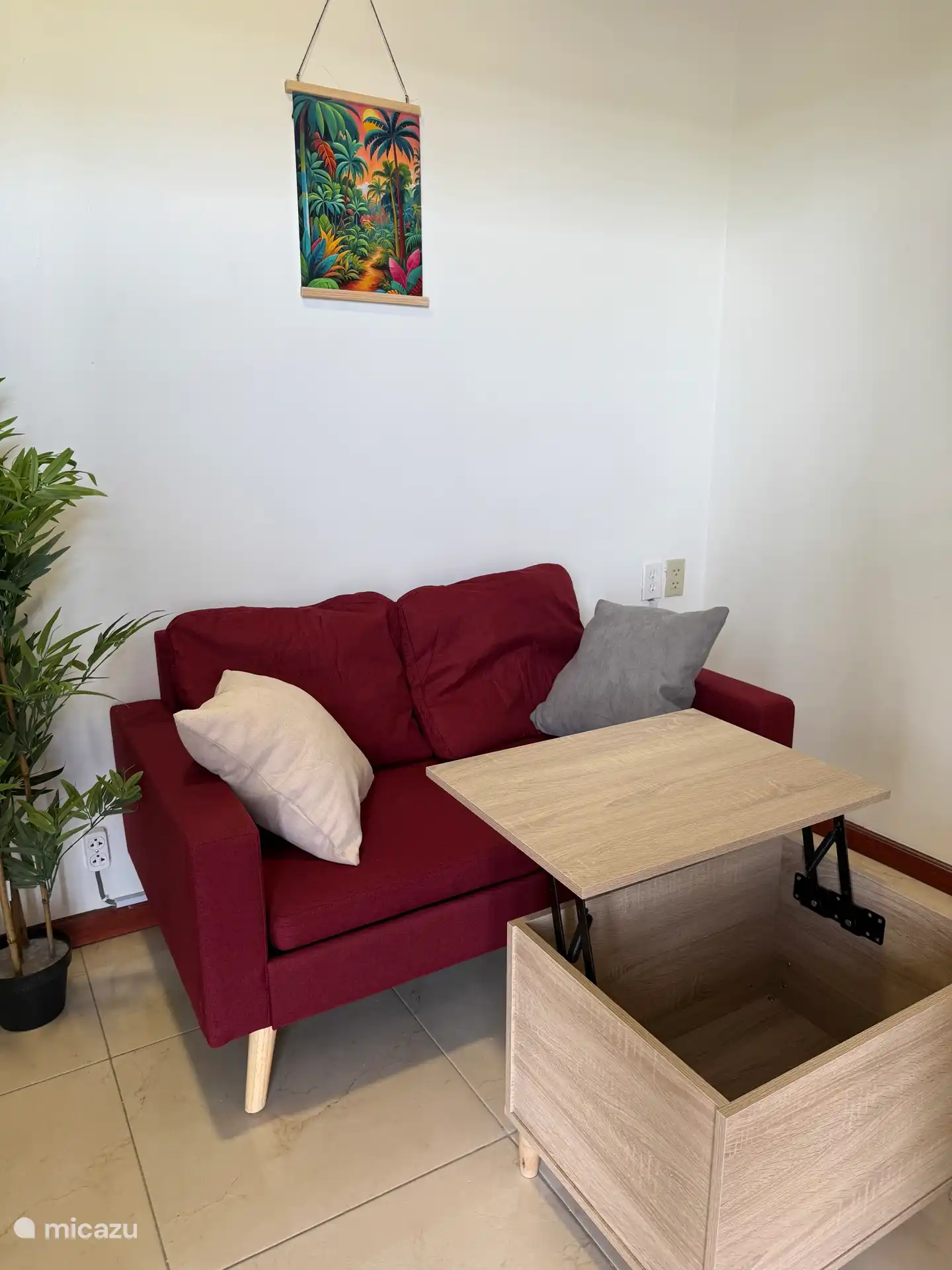 Salon avec table basse allongée