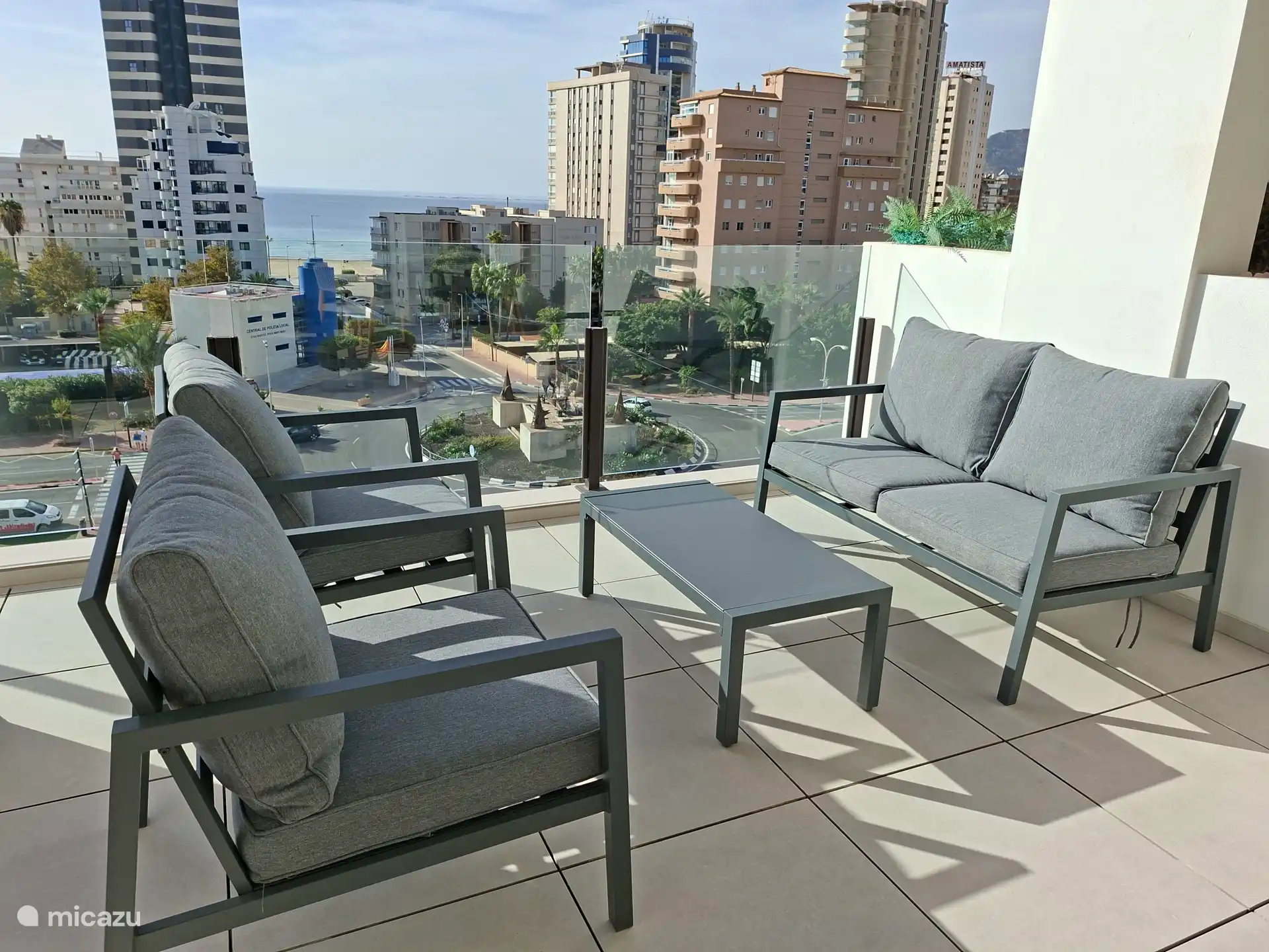 Desde el salón: al sol una vista preciosa de los alrededores