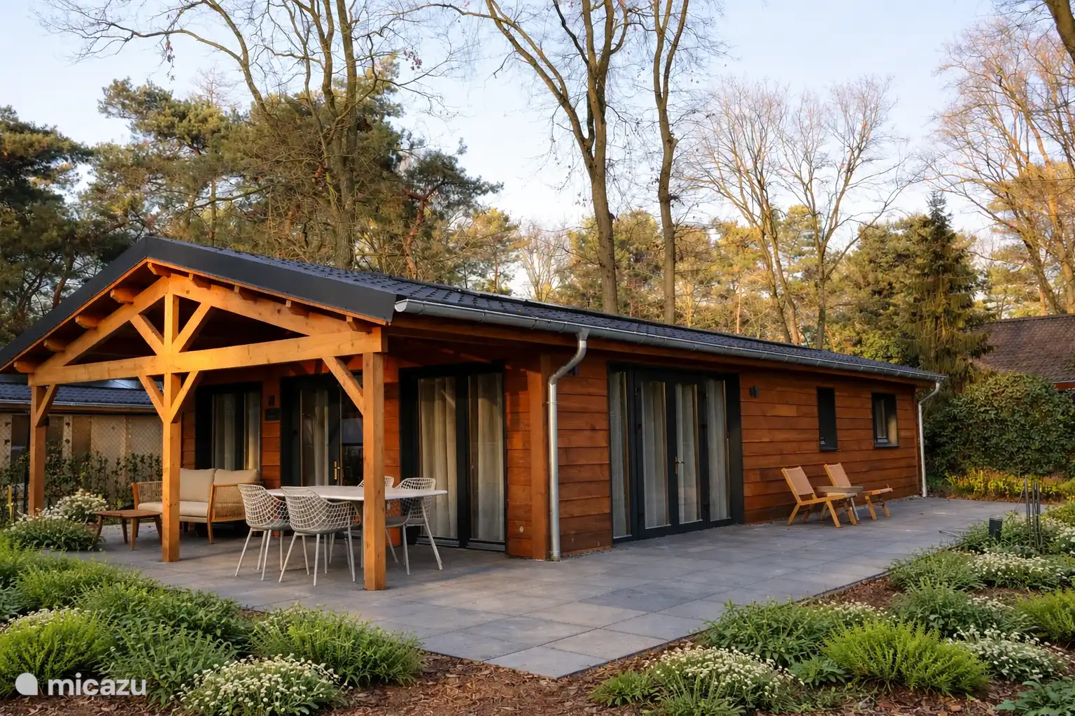 In de natuur, Nederland, Limburg, Meijel, blokhut / lodge Luxe houten boshuisje met Sauna