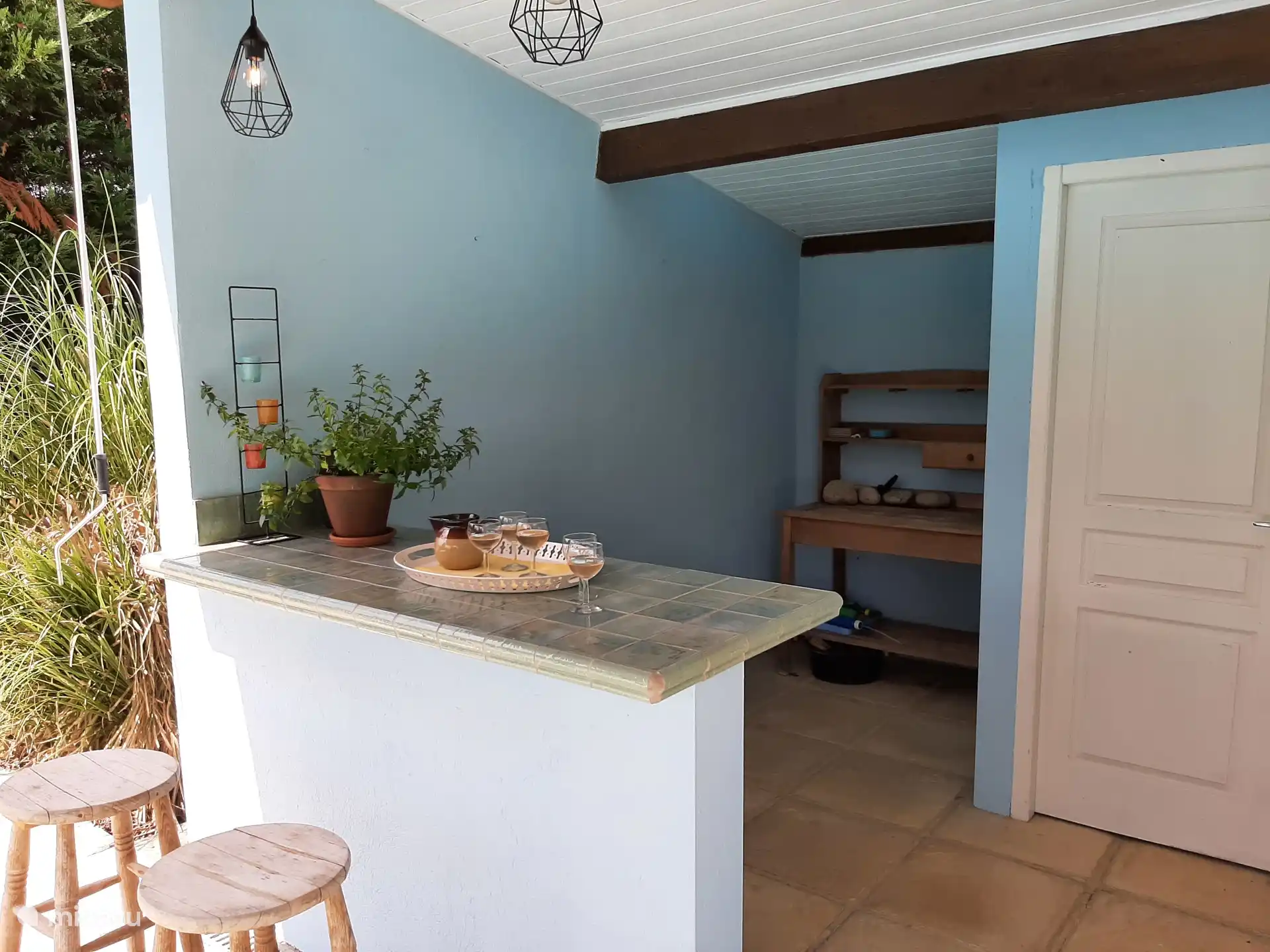 bar met koelkast in Pool house