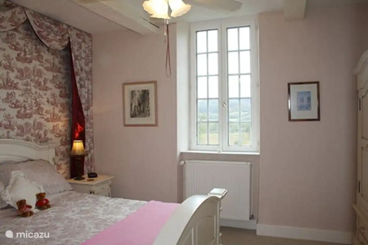 1 ste verdiep slaapkamer 3 met 2 persoons bed en airco