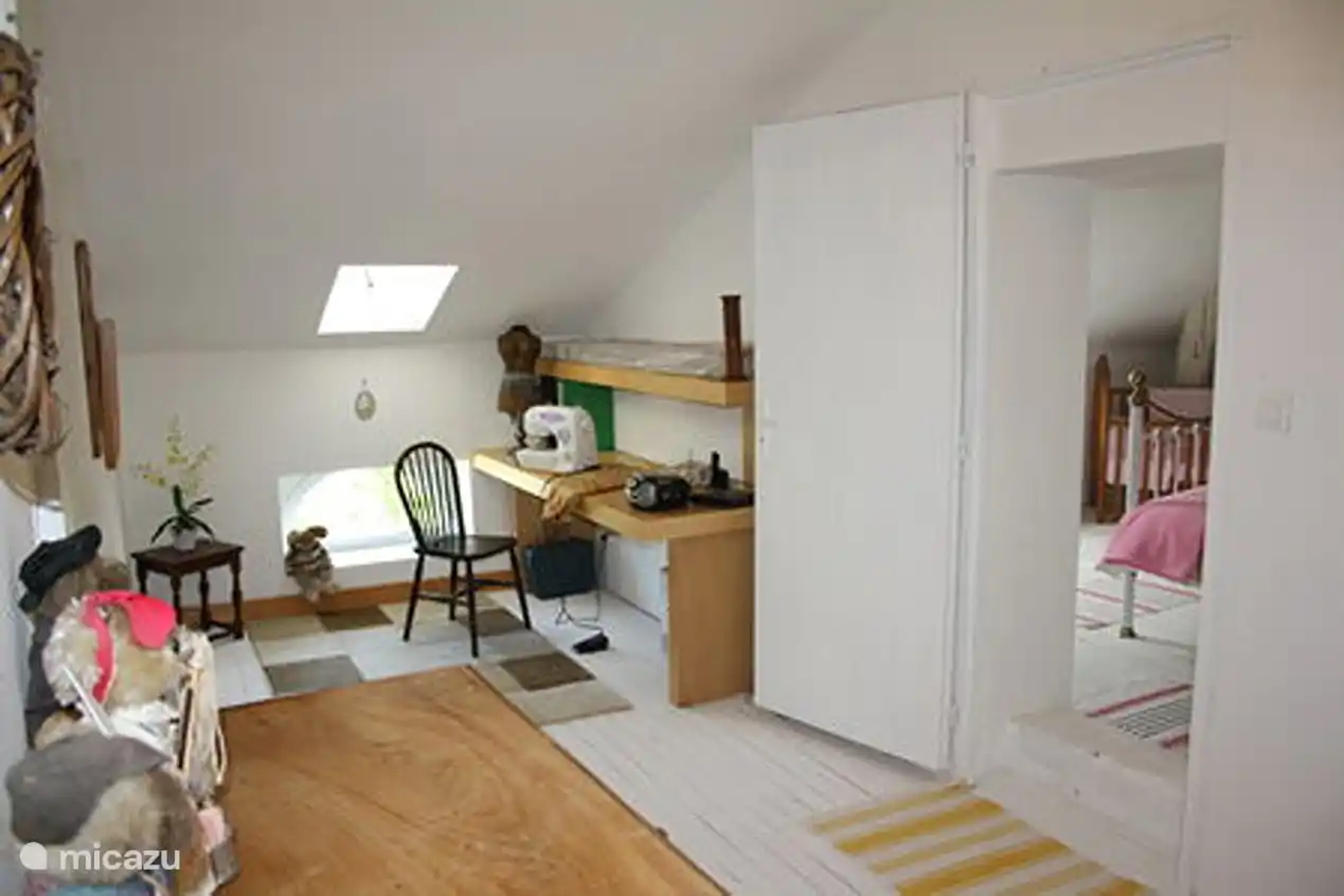 2 de verdiep hal met bureau