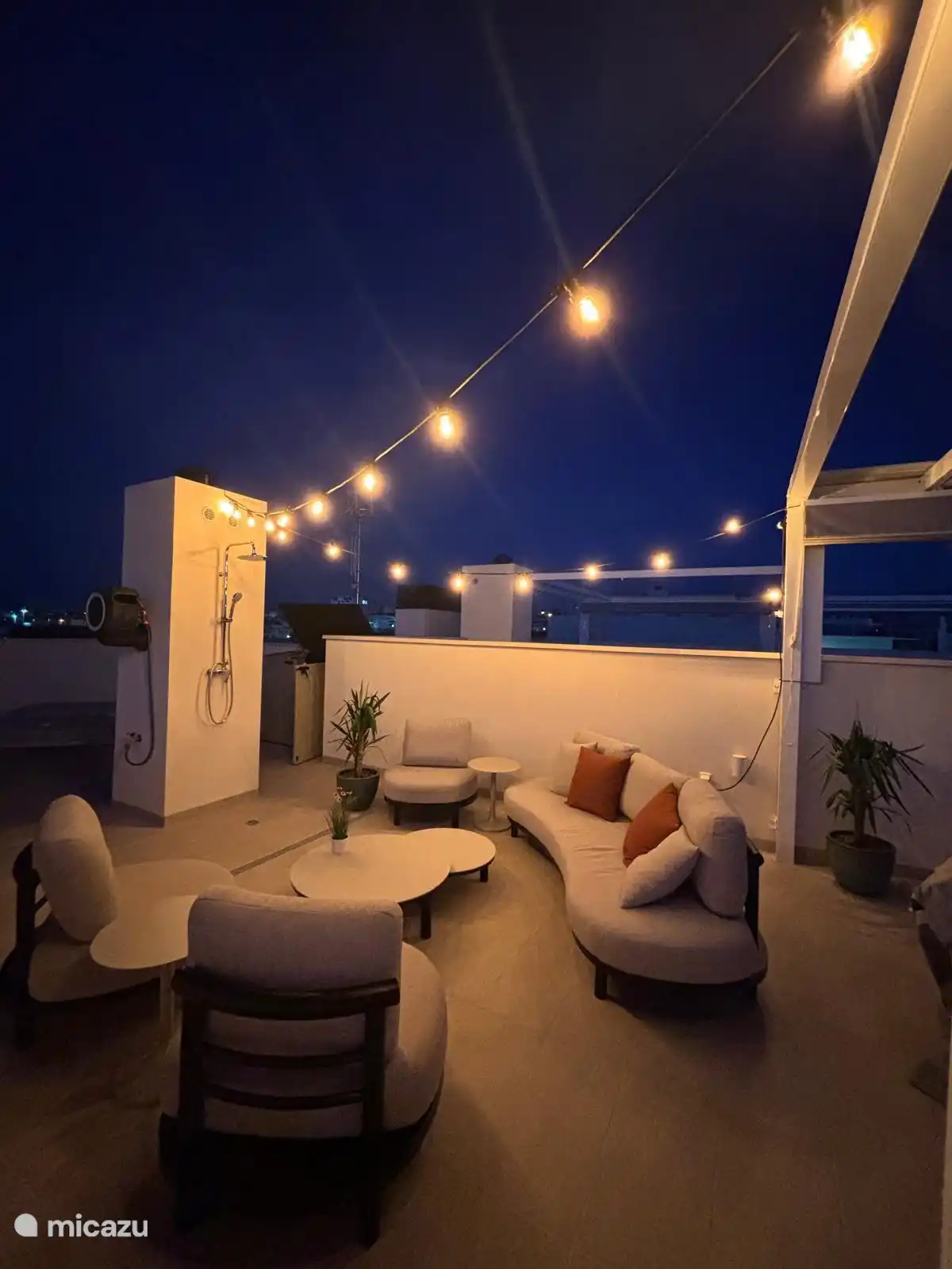 Atmosphère du soir sur solarium 