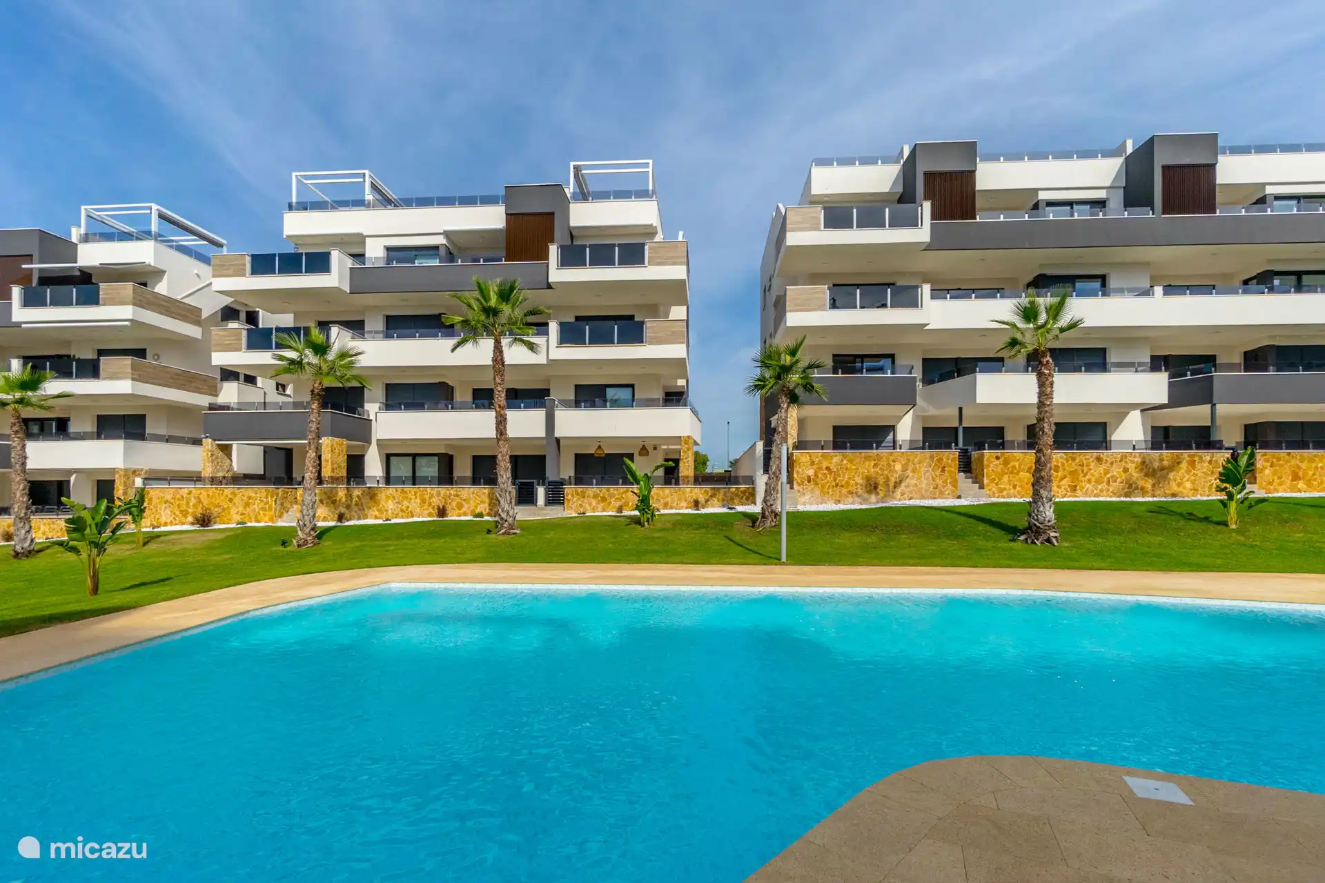 Vue du penthouse en direction de la piscine