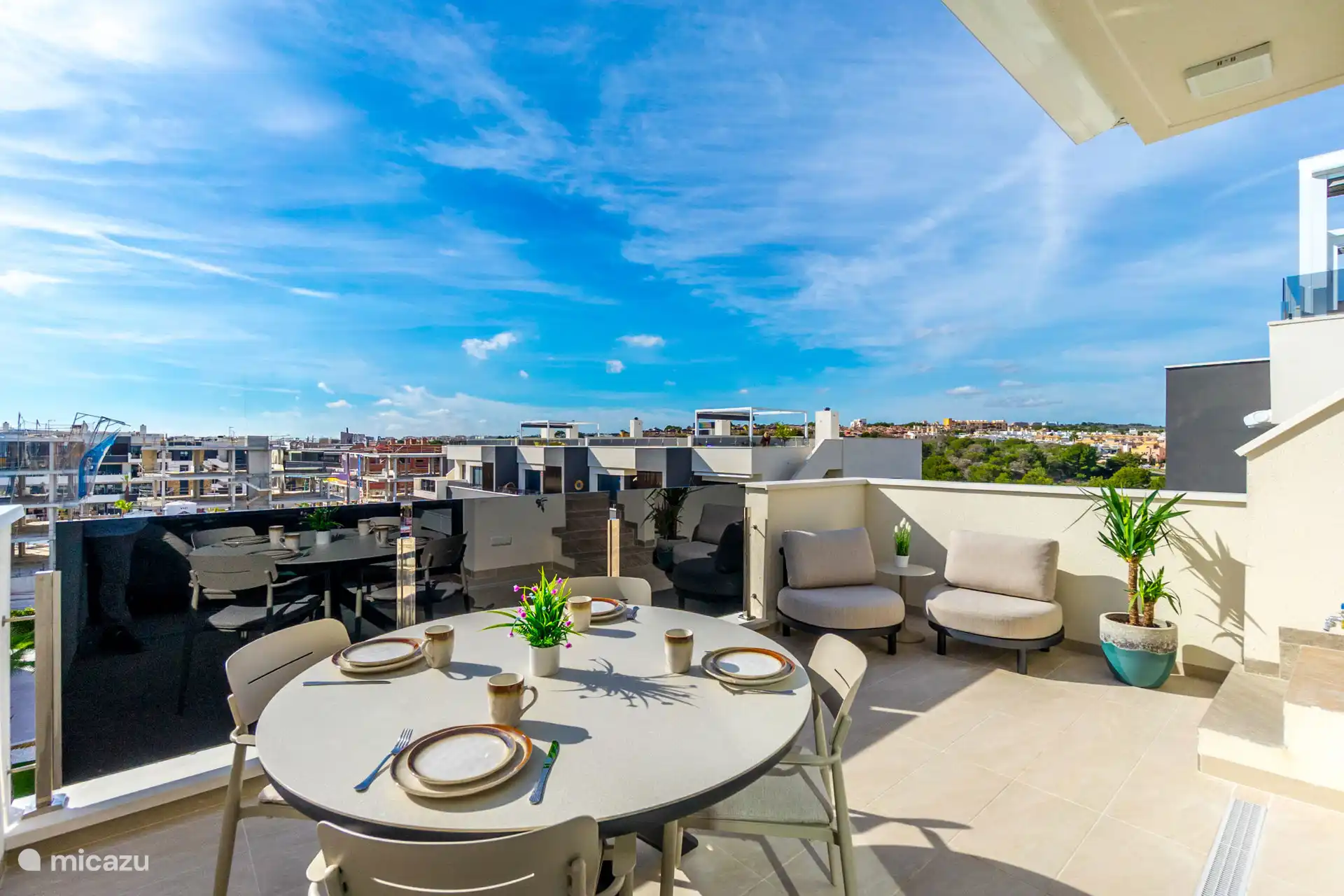 Terrasse d’angle au salon 
