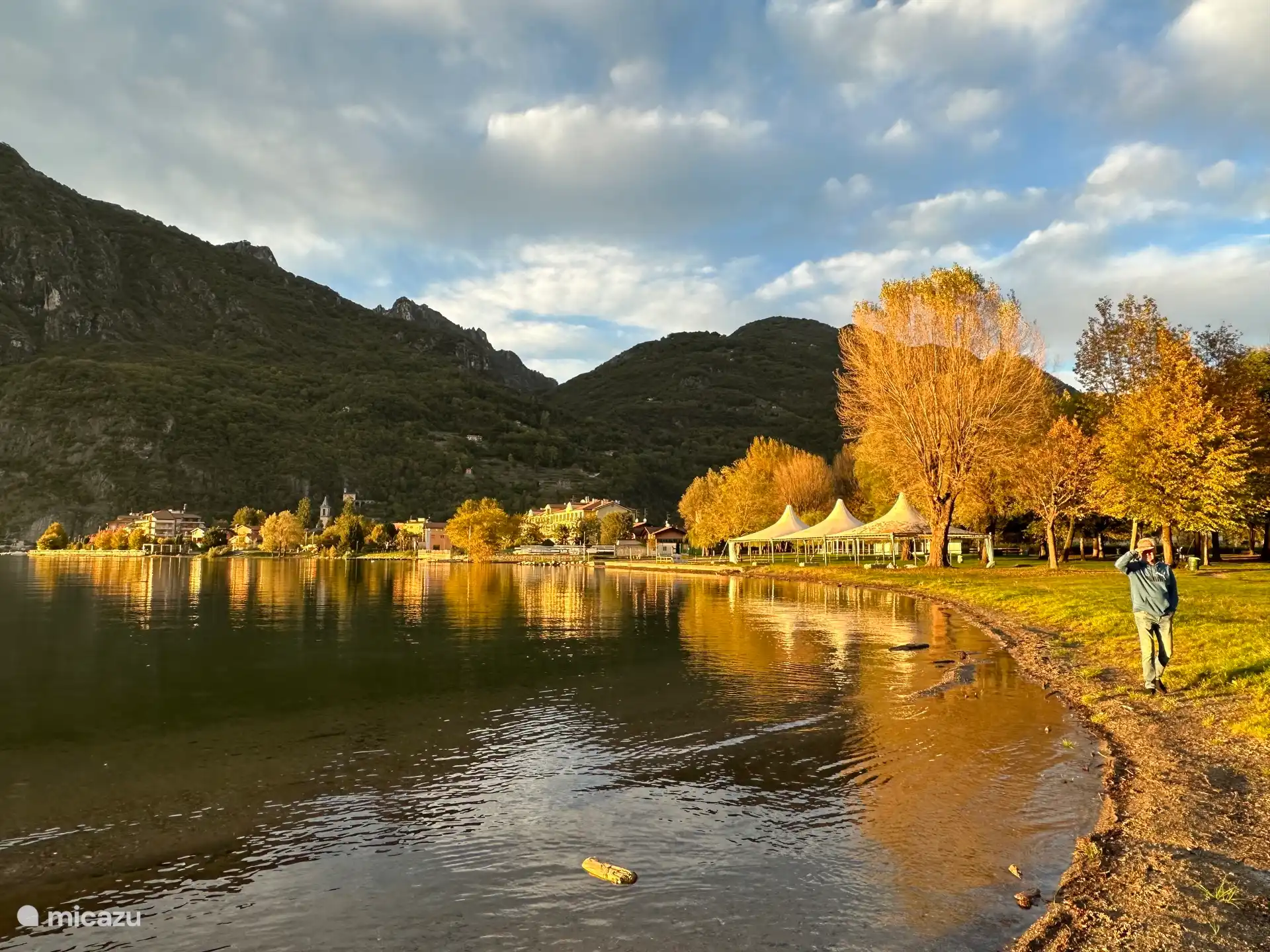 Herfst met zicht op Panama Beach en Porto Letizia