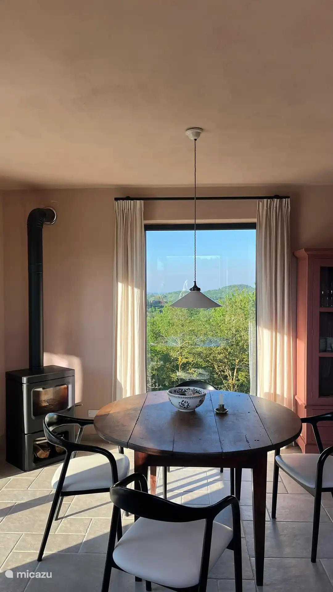 La salle à manger avec de belles vues