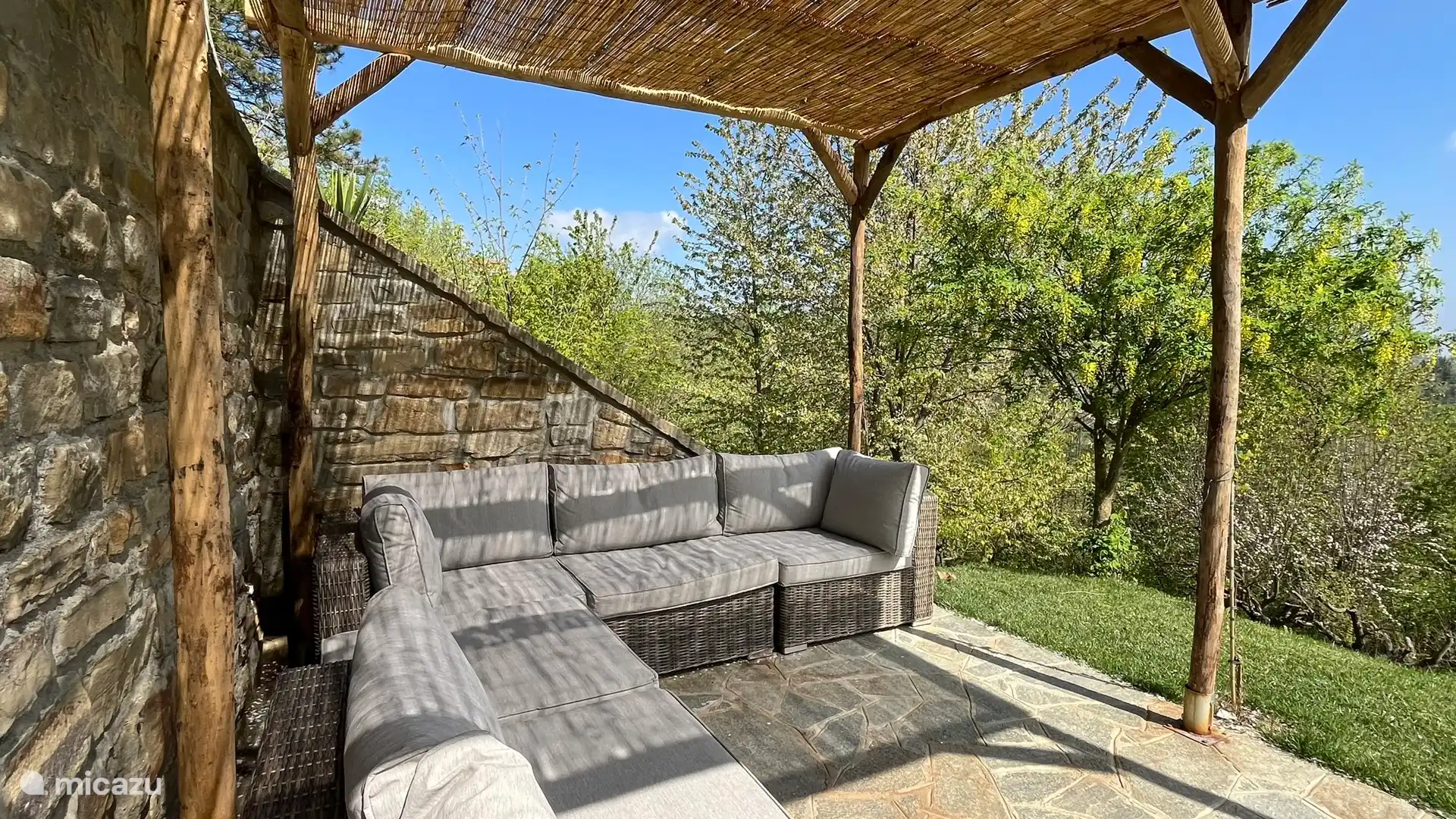 La terraza de abajo.