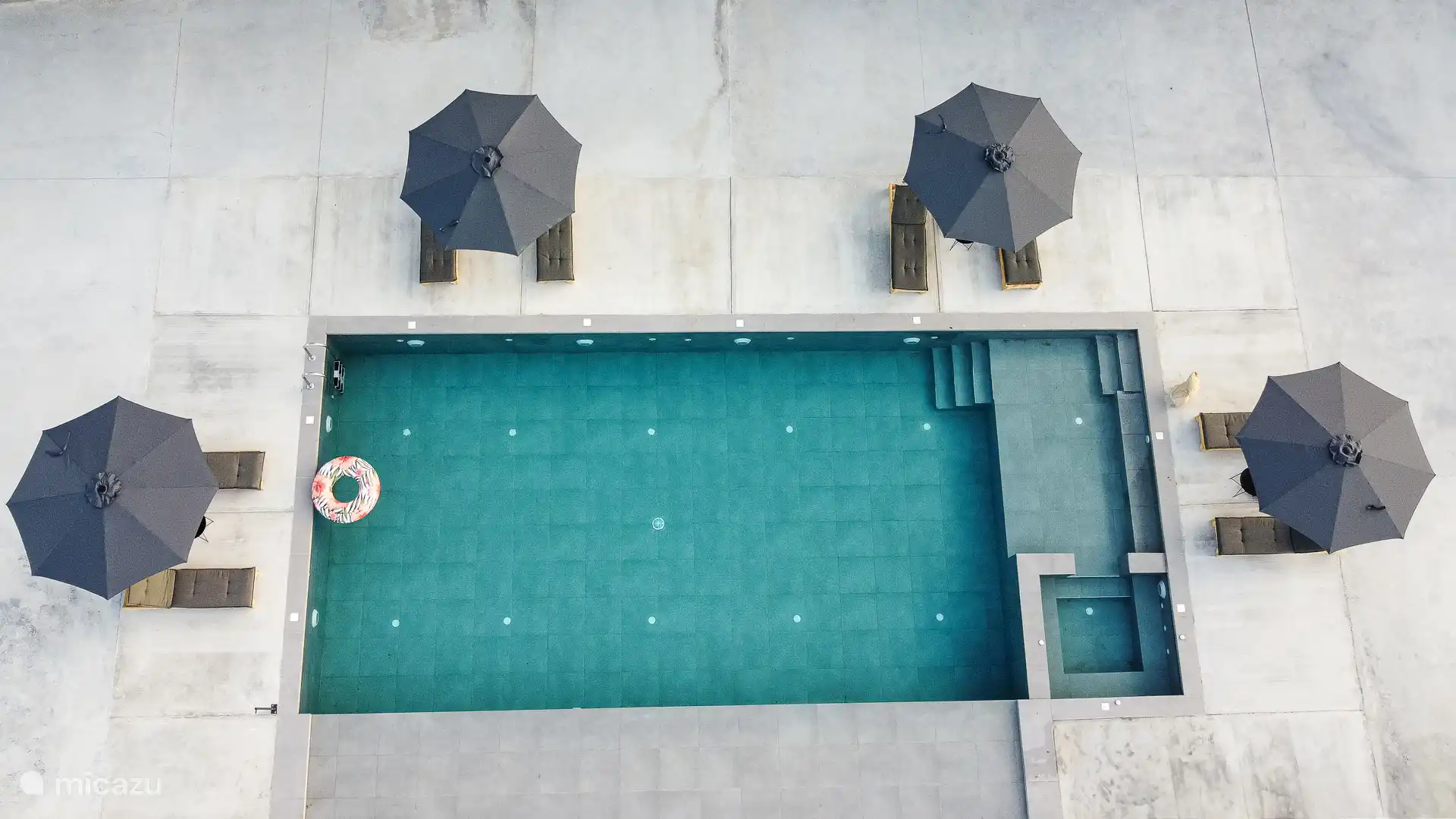 Infinity-Pool mit eingebautem Jacuzzi