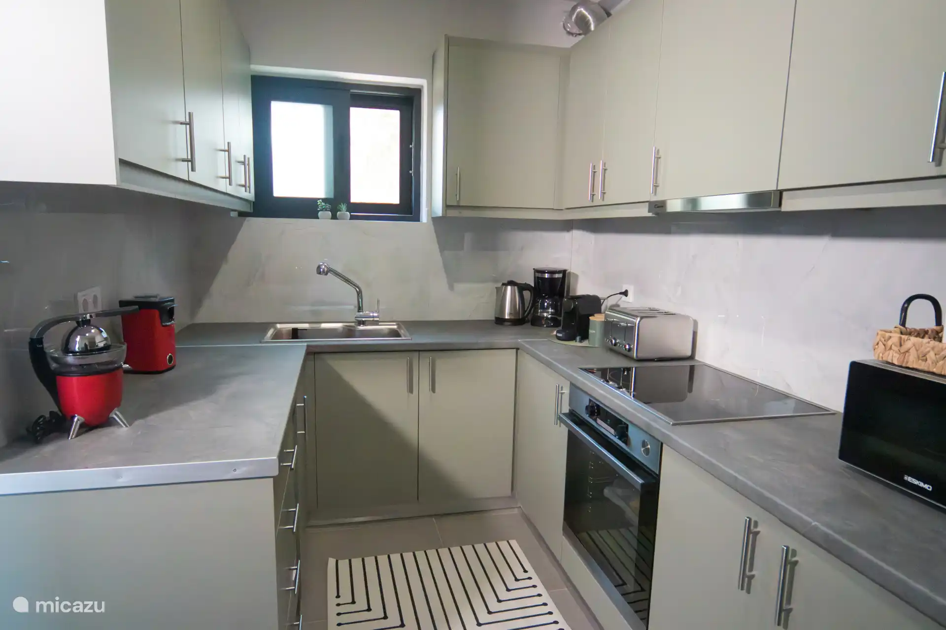 Voll ausgestattete Innenküche