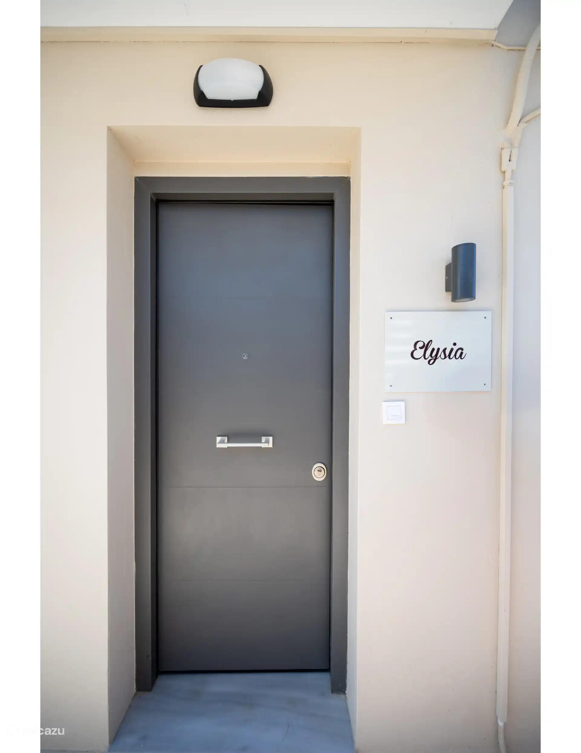 Ingang bij het appartement van Elysia