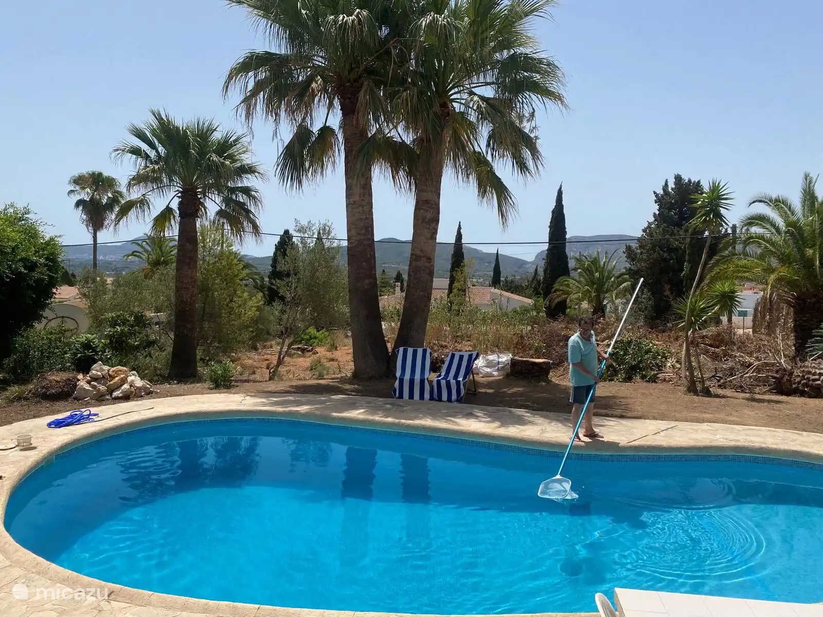 Privé zwembad van 10x5 meter