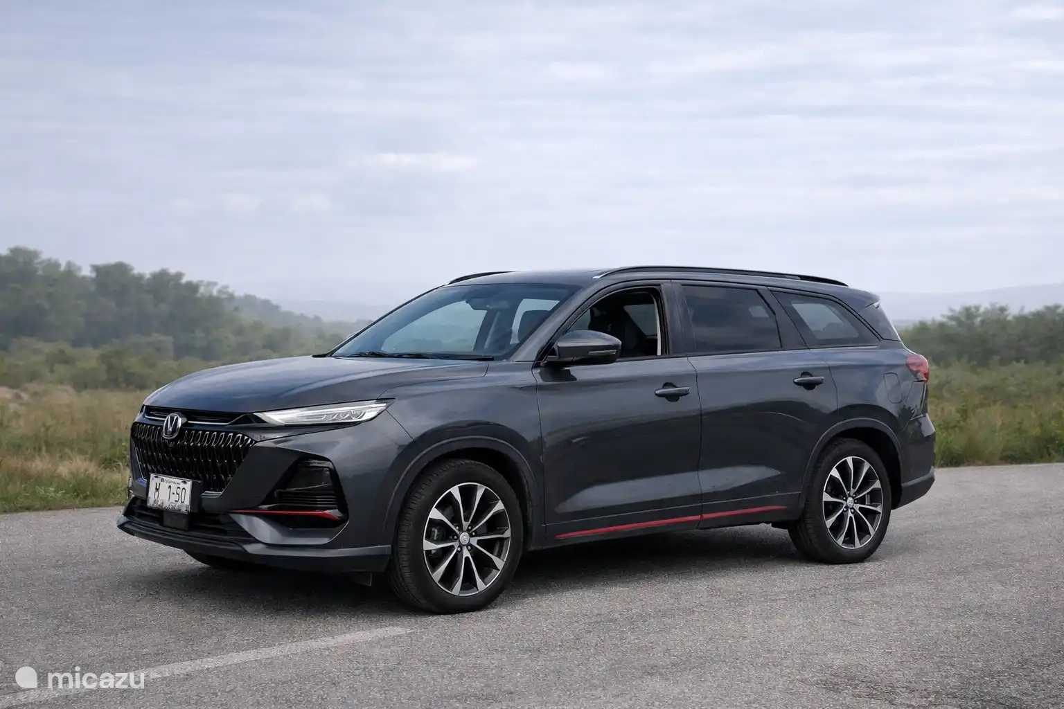 También alquilamos varios coches nuevos y fiables. Este Tahou se puede alquilar por 85 USD al día, posiblemente con sillas infantiles. ¡Pregunta por las posibilidades! 