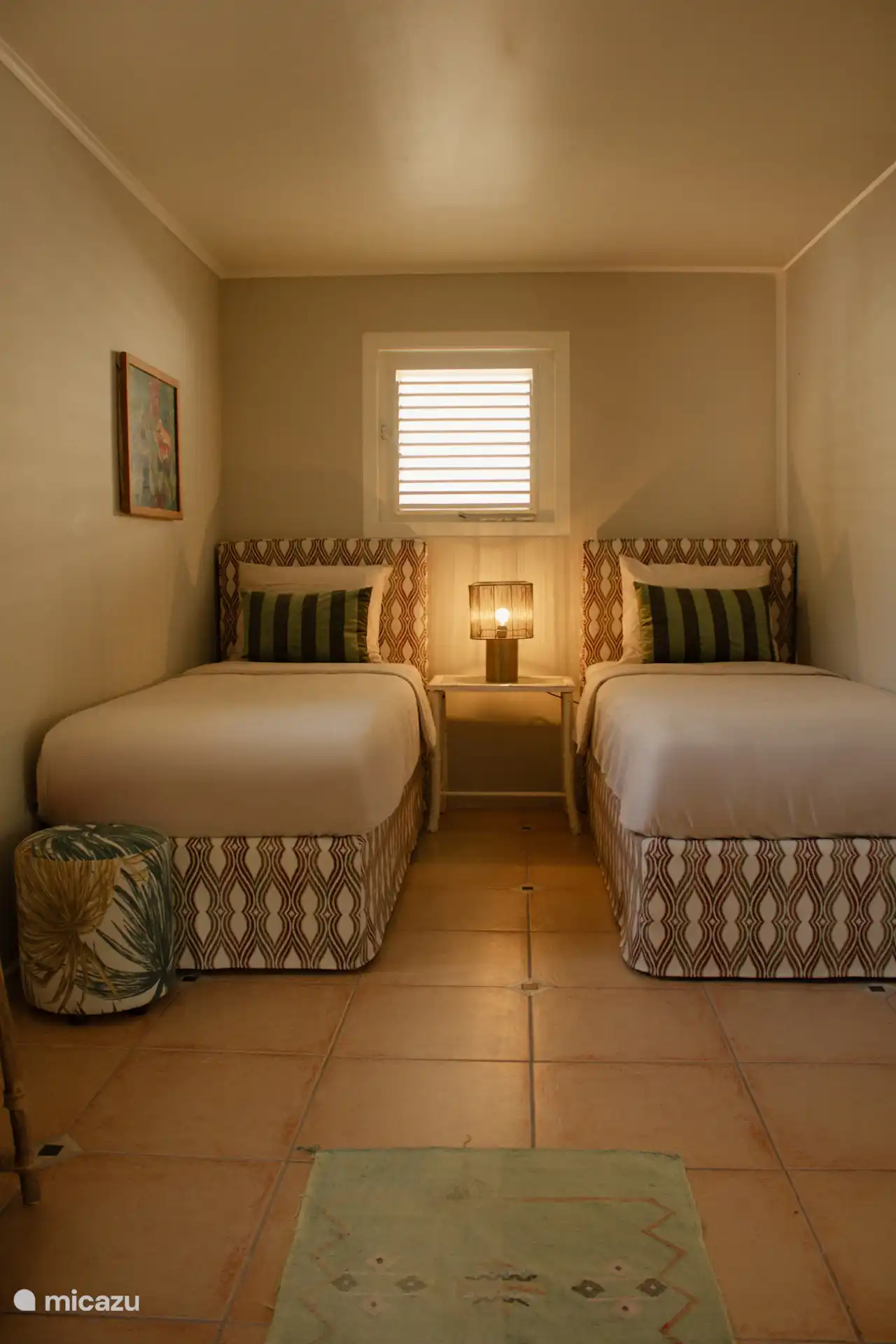 El dormitorio infantil está situado junto al dormitorio principal. ¡Las camas están llenas, así que los adultos pueden dormir en ellas!