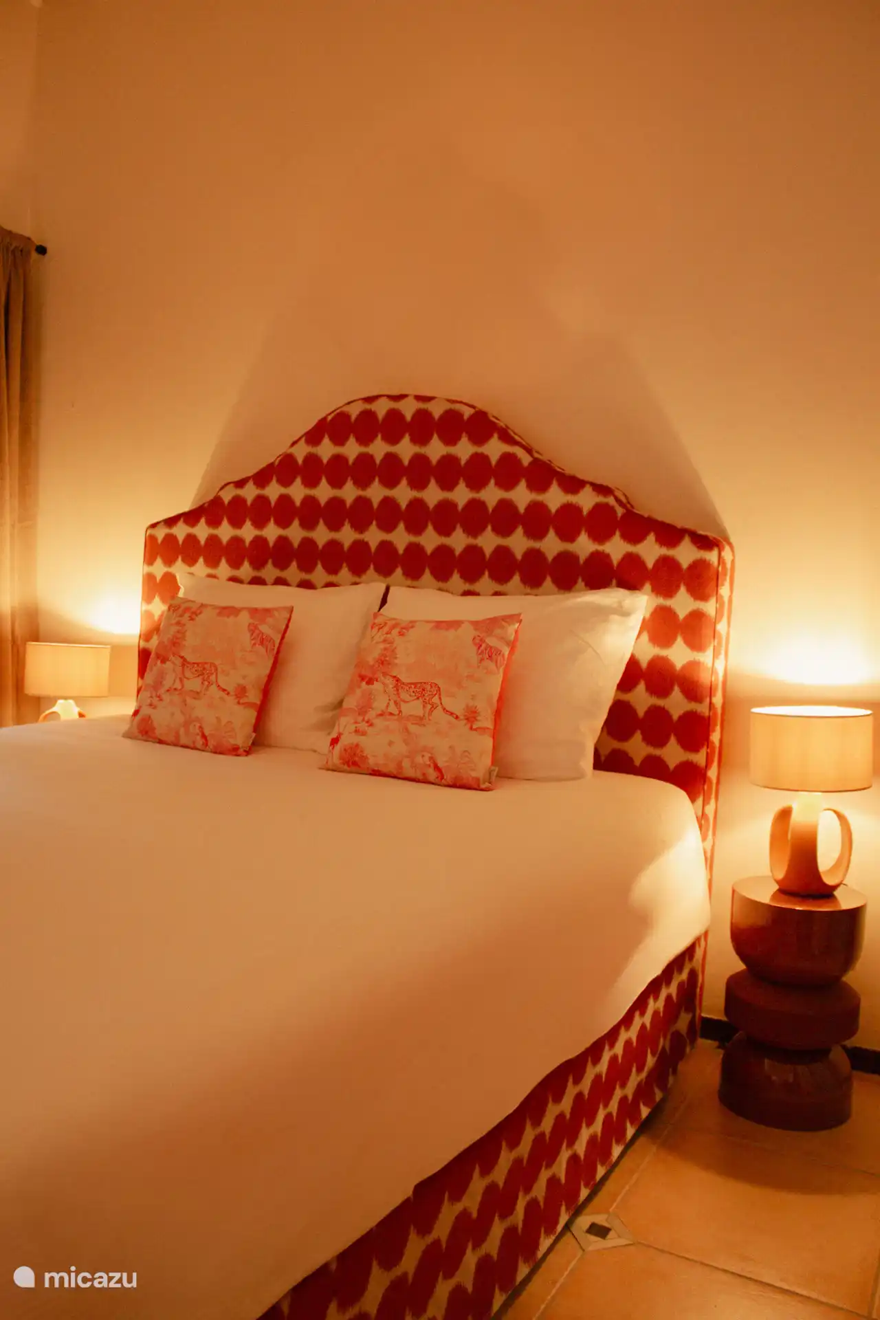 La casa está amueblada con muchos accesorios y muebles de la marca holandesa HKLiving. 