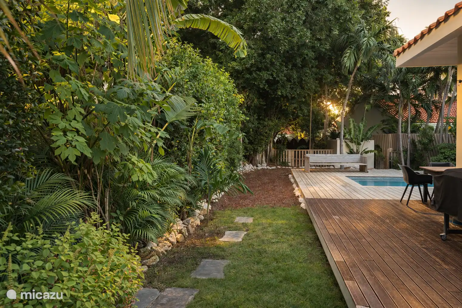 Vista hacia el jardín. 