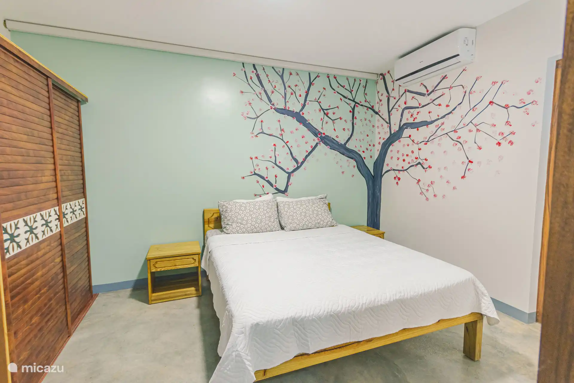 The bedroom is equipped with air conditioning, just like the other bedrooms 