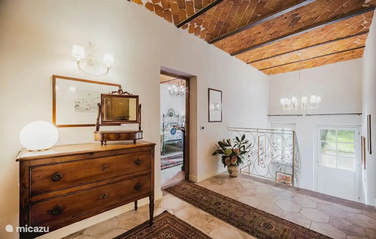 Hall on the first floor 