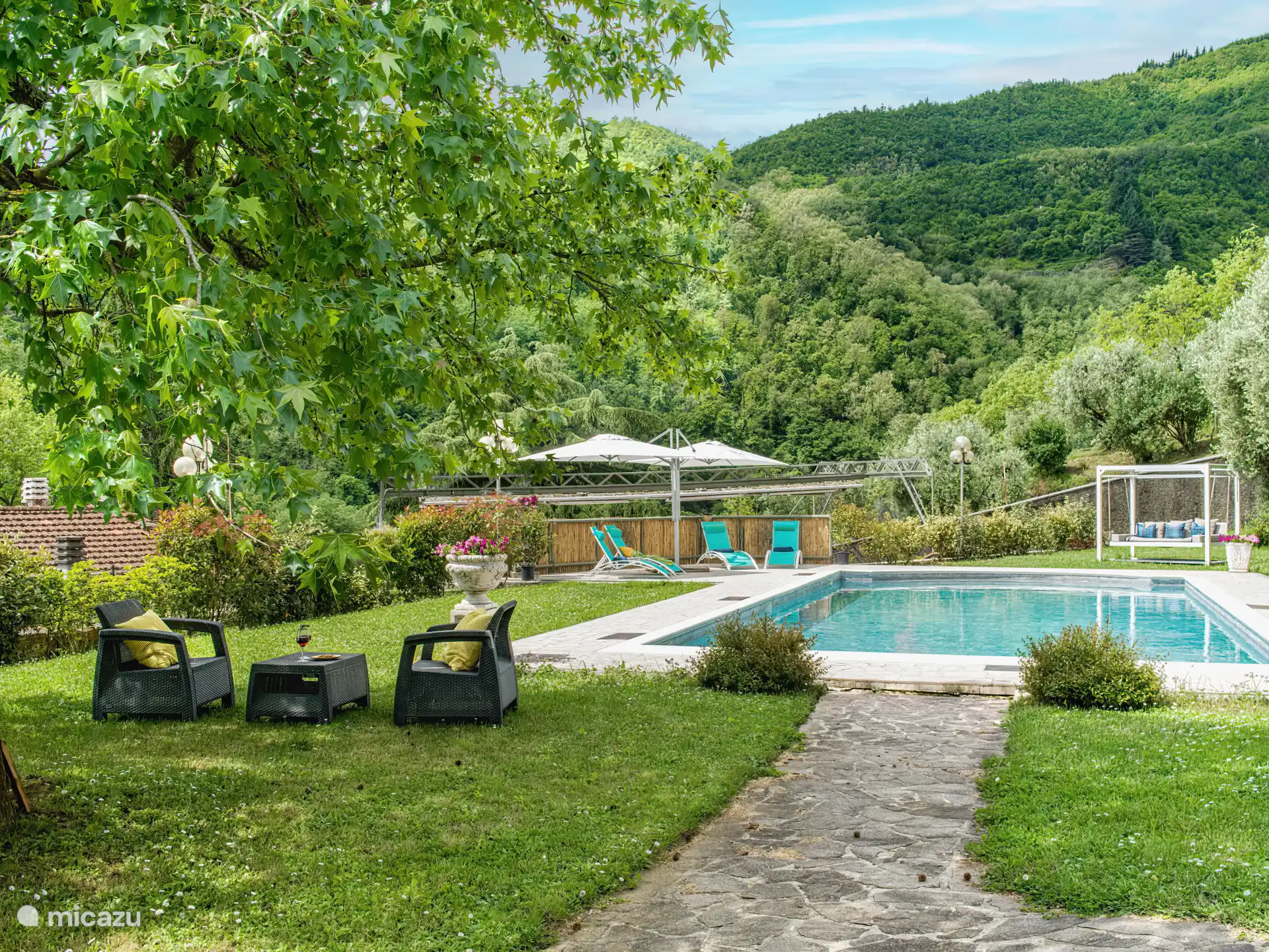 Garden with swimming pool