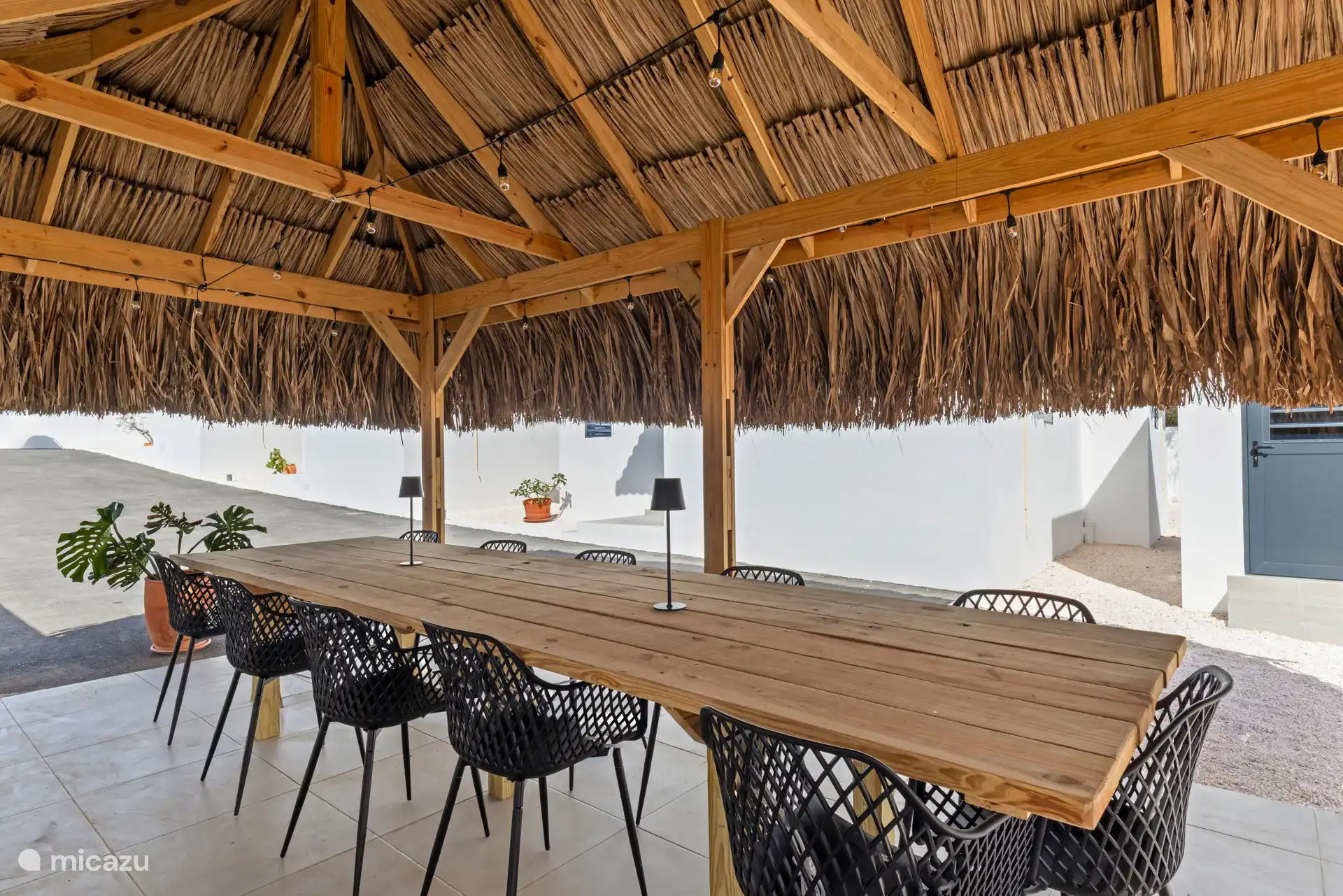 Gemeenschappelijke buitentafel