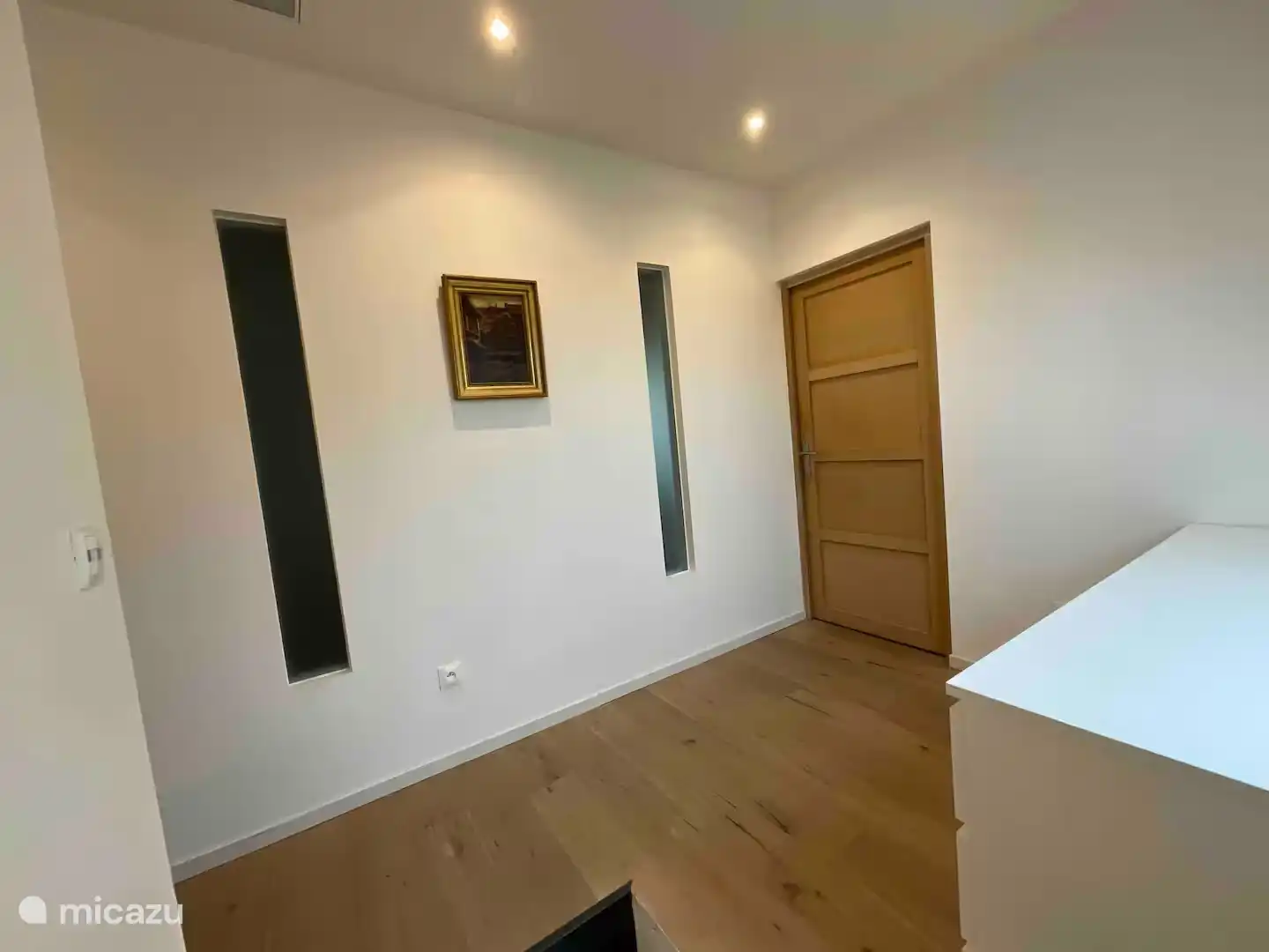 Espacio que da servicio al dormitorio de arriba