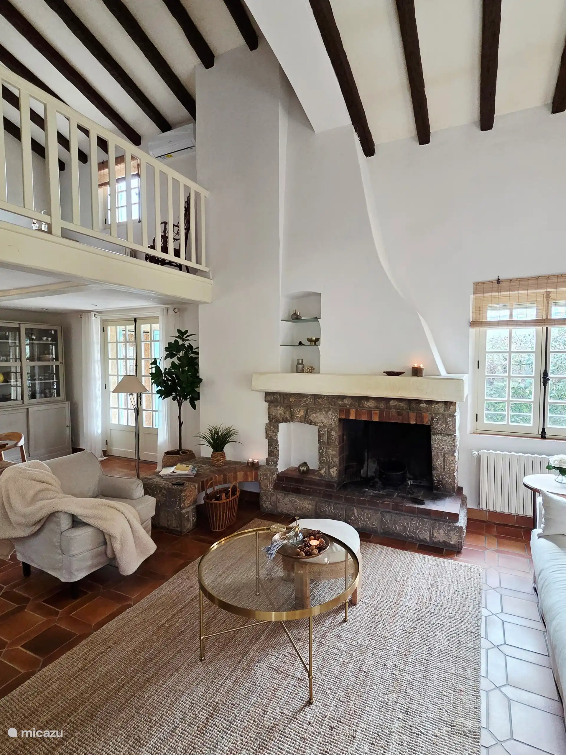 salon avec mezzanine