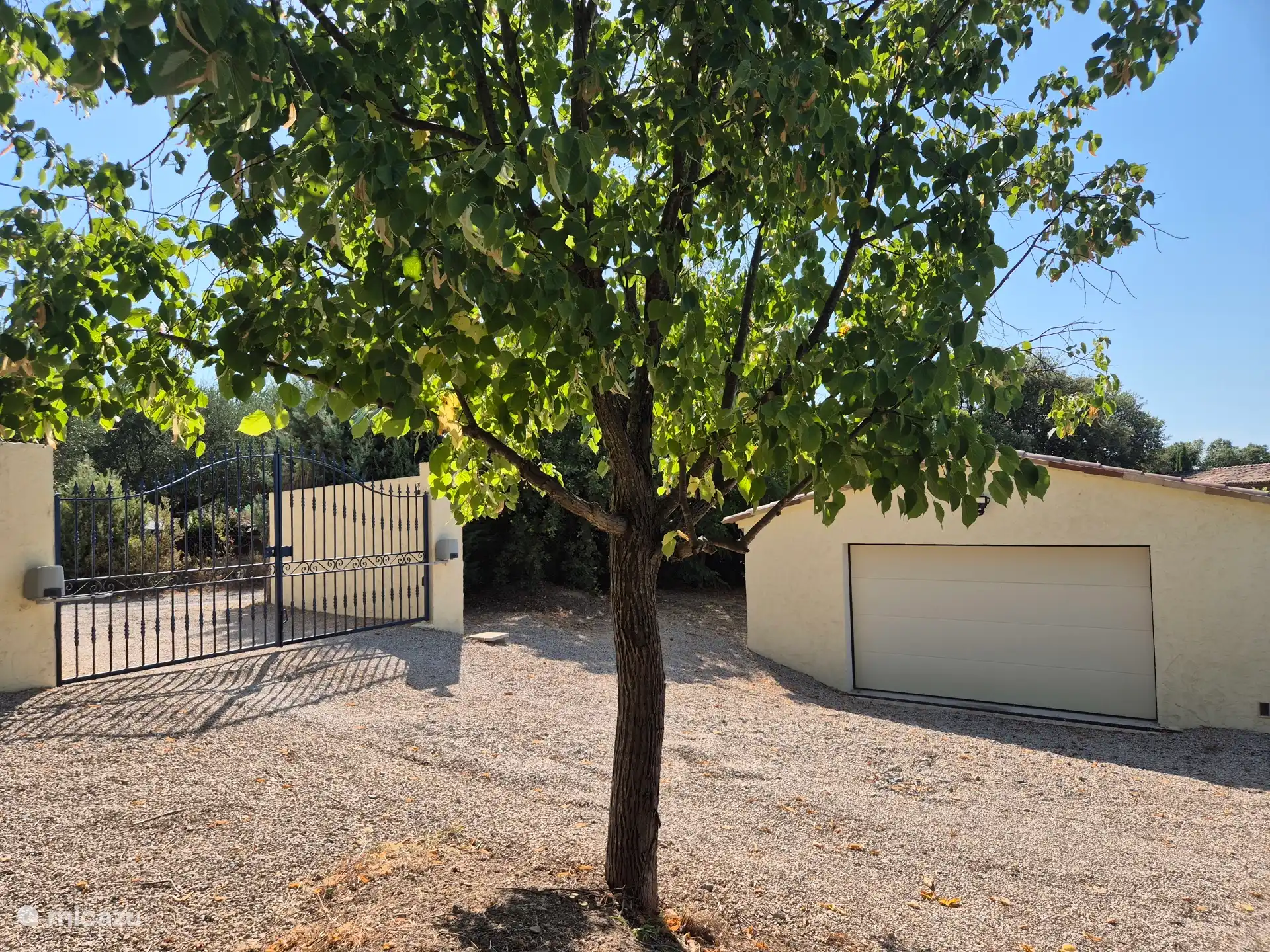 Portail électrique avec garage