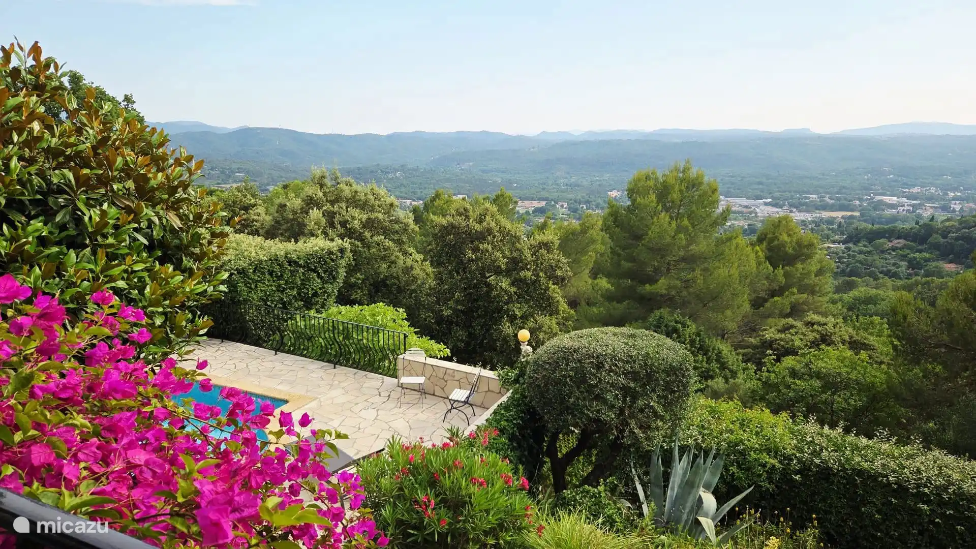 Vue depuis la terrasse du balcon