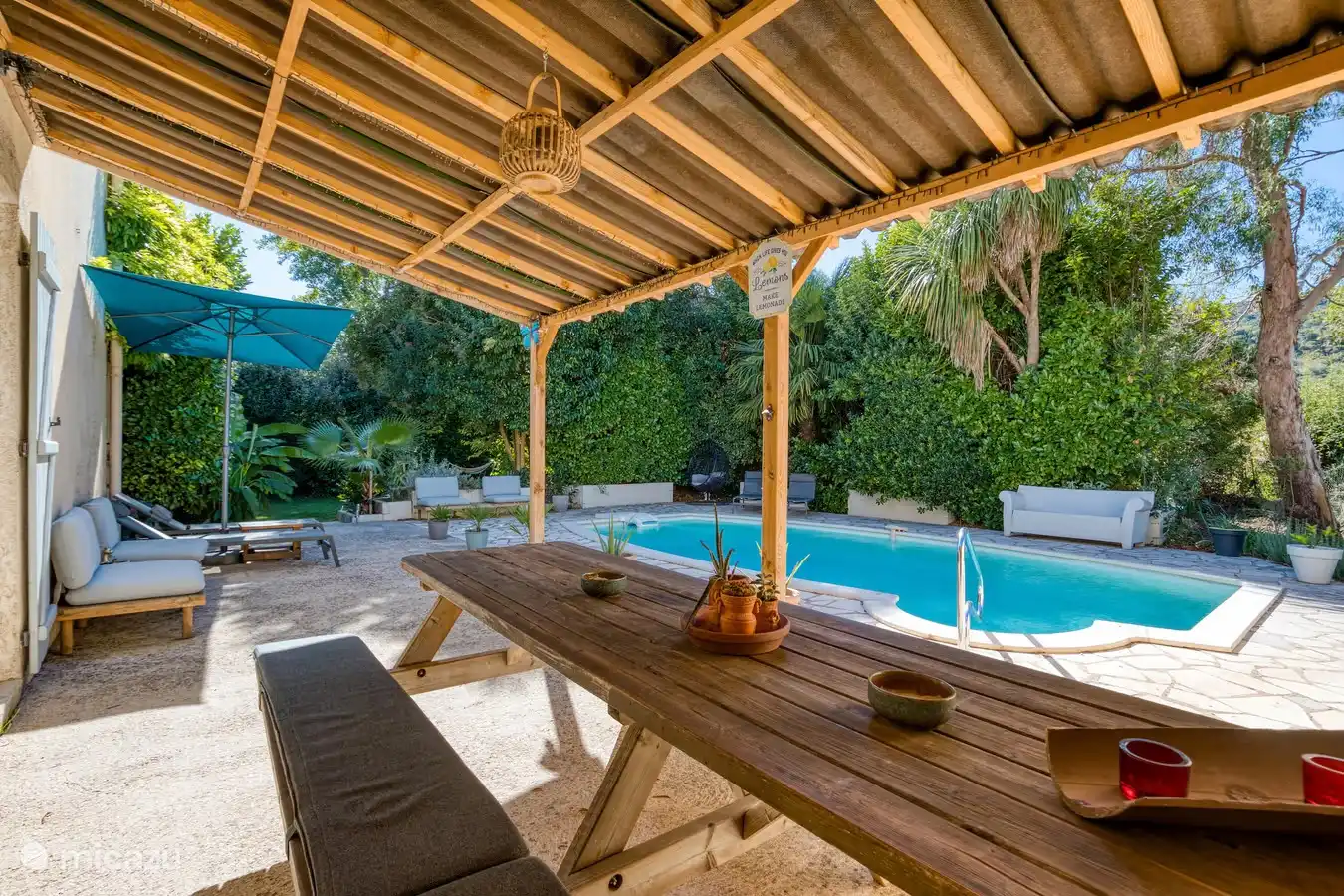 overkapping met picknicktafel